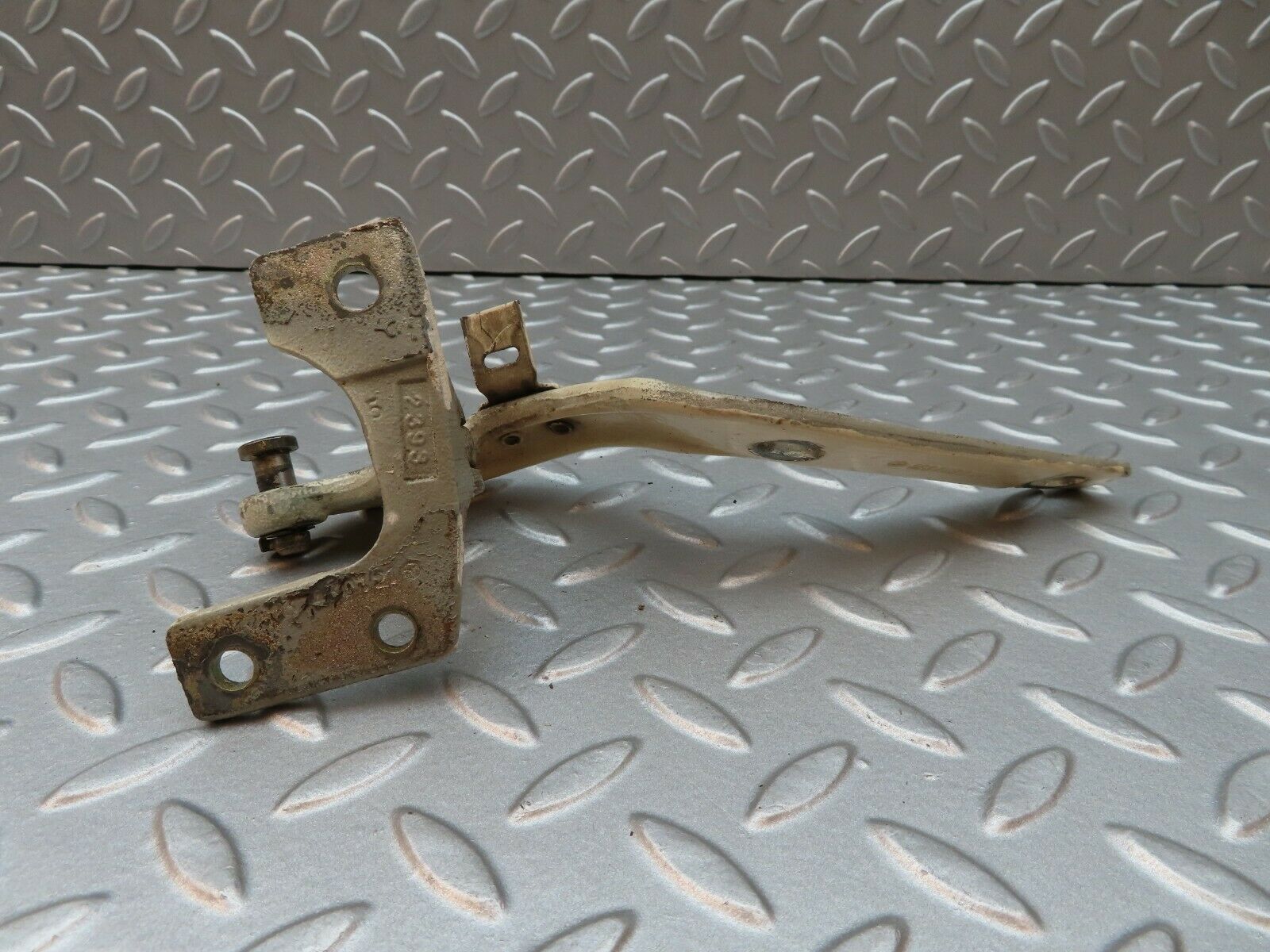 3786 Mercedes-Benz S123 200T Wagon Tailgate Hinge Left Side 1237400137