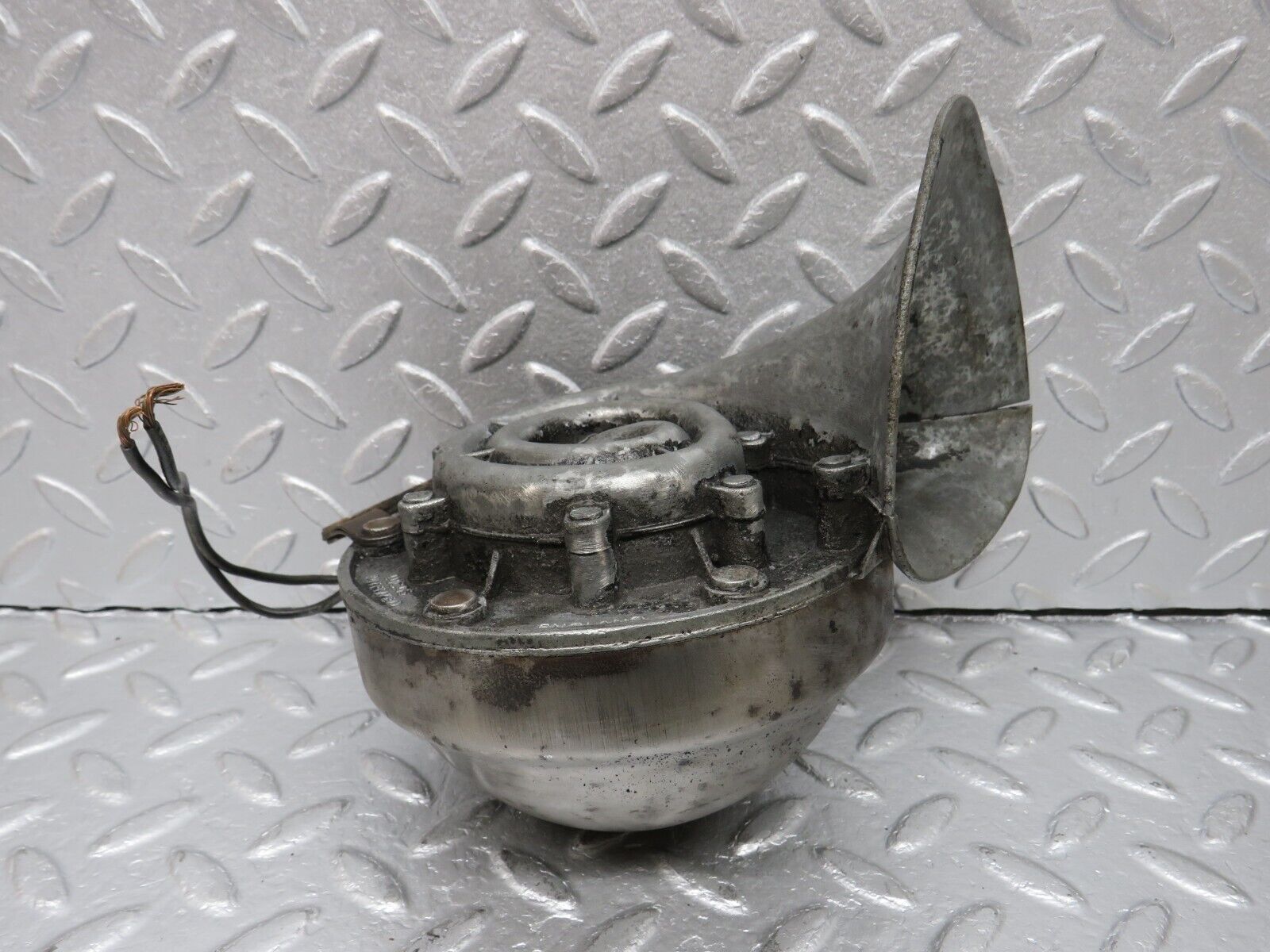 40363 Mercedes-Benz W110 230 Horn Lucas