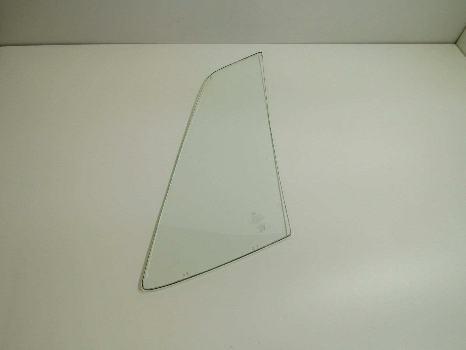 1134 Mercedes-Benz C107 350SLC Coupe Coupe Side Window Flap Left Rear Clear