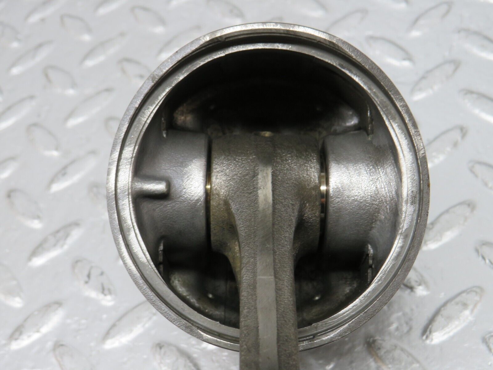 32933 Mercedes-Benz W123 300D Piston With Connecting Rod 90.875 mm 61502