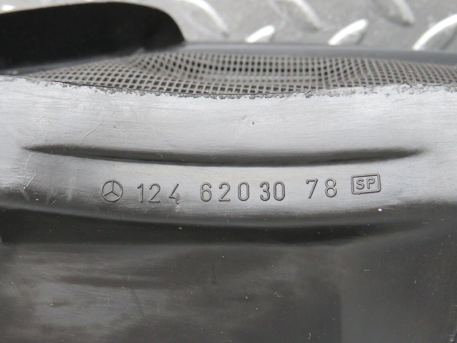 28943 Mercedes-Benz C124 320CE Coupe Wiper Arm Grill Cover Panel 1246203078