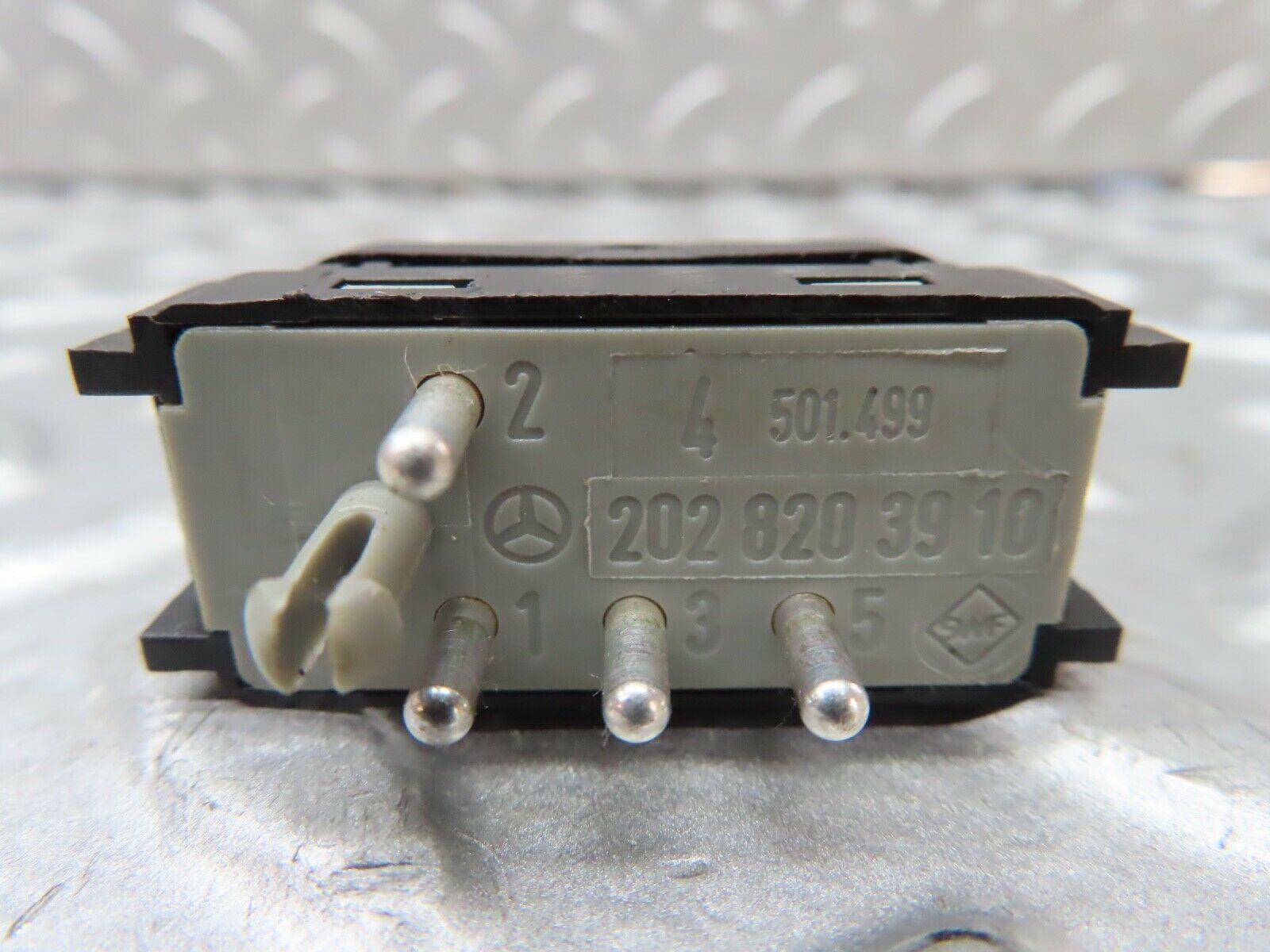 19724 Mercedes-Benz C140 CL420 Coupe Central Locking Switch 2028203910