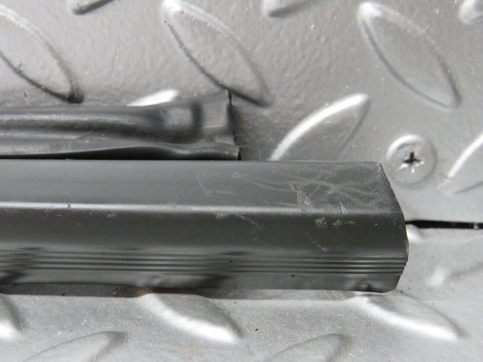 32591 Mercedes-Benz S124 300TE Wagon Door Lower Sealing Rubber Trim Left