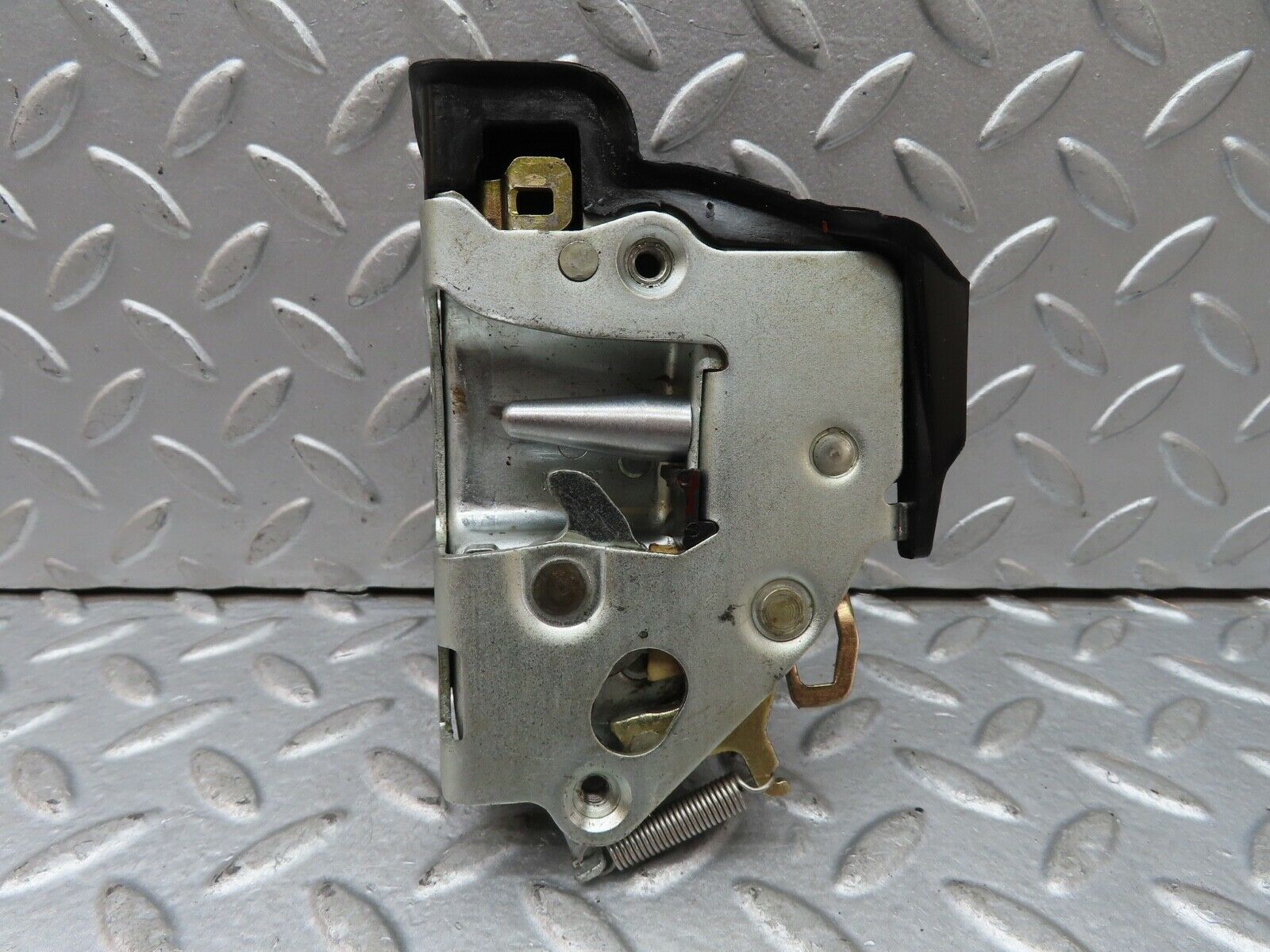 19153 Mercedes-Benz W123 300D Rear Right Door Lock Mechanism 1237330208