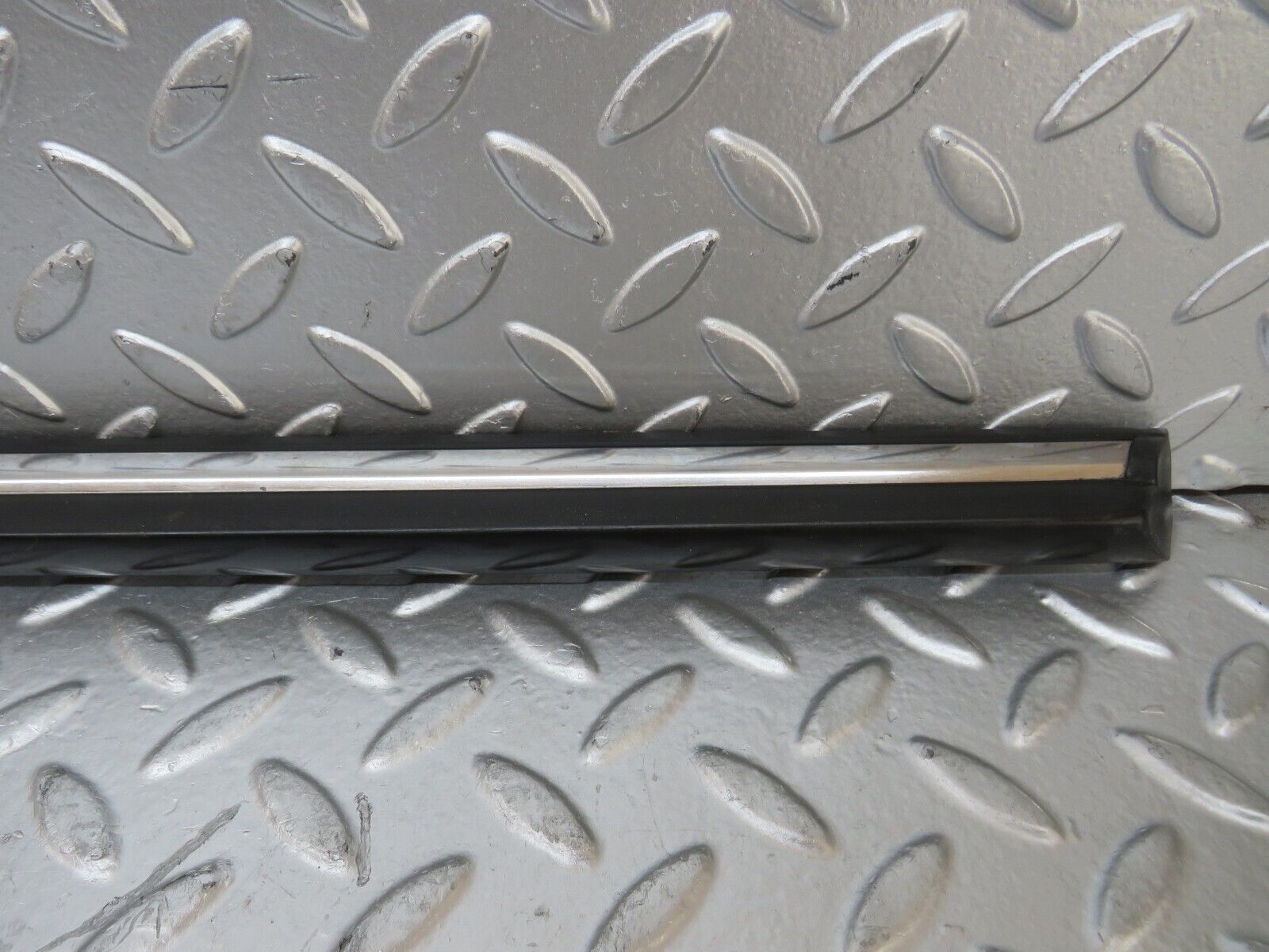 26078 Mercedes-Benz W116 450SE Rear Right Door Centre Moulding Trim