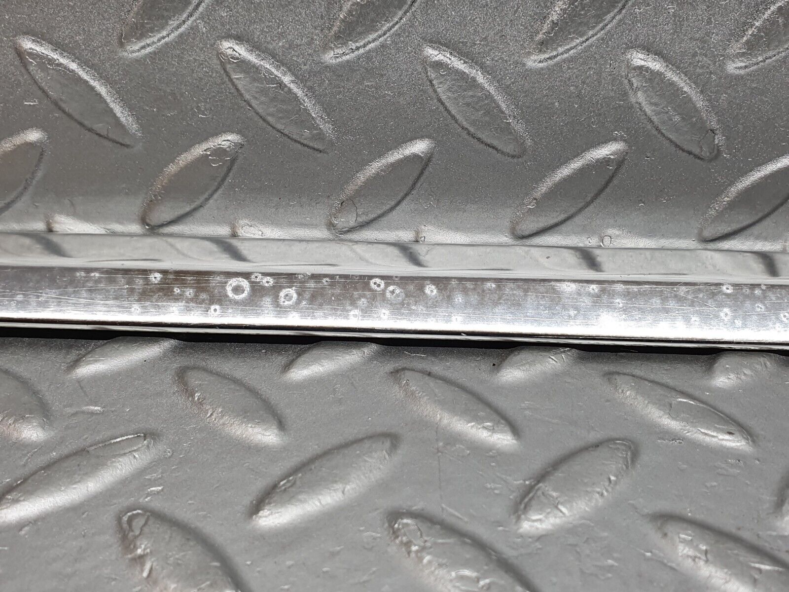 41190 Mercedes-Benz W126 300SE Front Left Door Chrome Moulding Trim