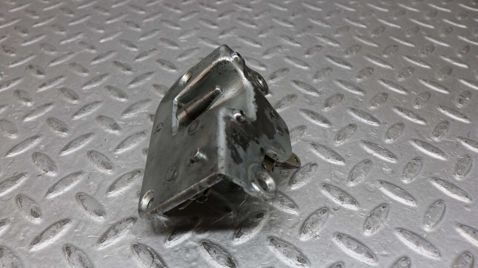 37269 Mercedes-Benz W109 300SEL Rear Left Door Lock Mechanism