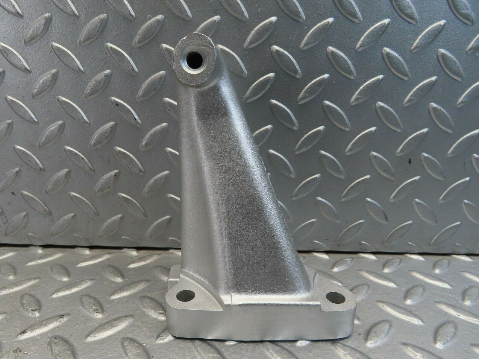 11473 Mercedes-Benz C123 230CE Coupe Engine Mount Bracket Right 1022230304