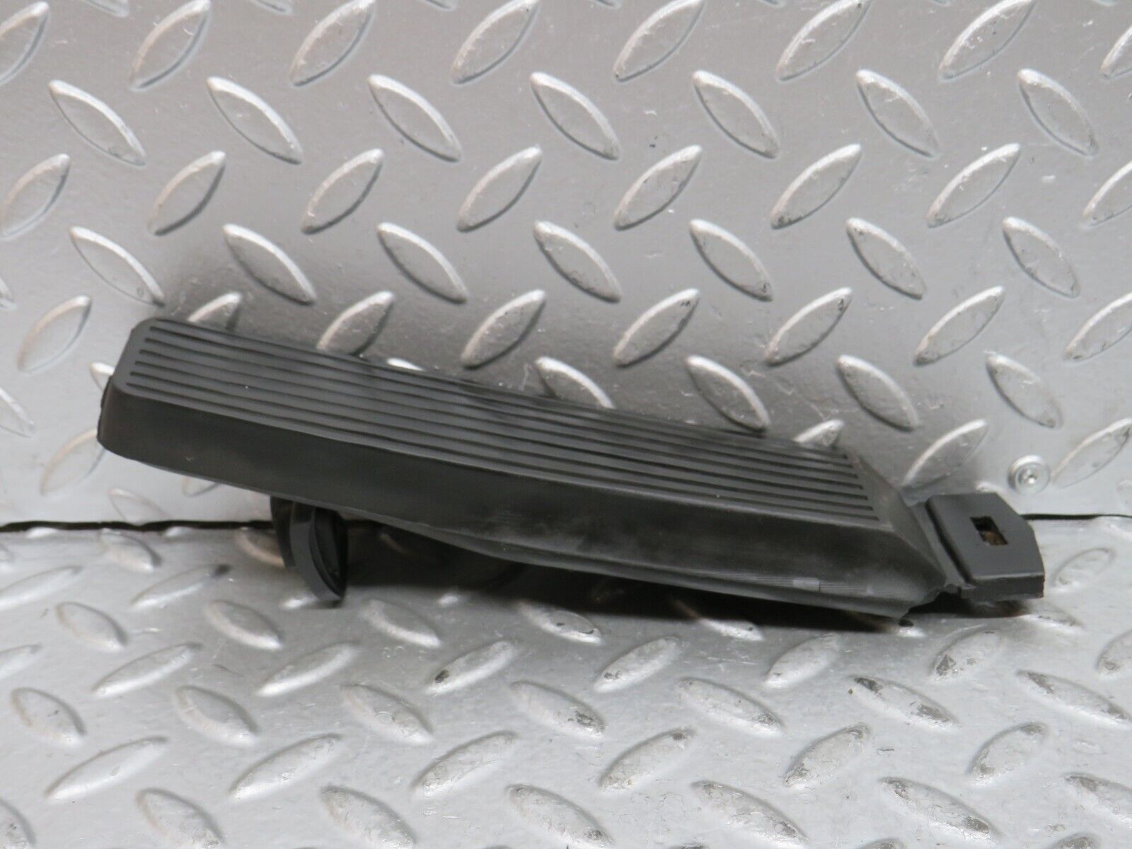 29086 Mercedes-Benz C124 320CE Coupe Accelerator Pedal With Rubber 1233010082