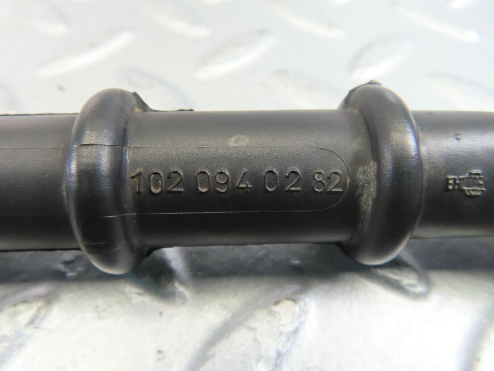 10064 Mercedes-Benz C123 230CE Coupe Air Intake Pipe 1020940282