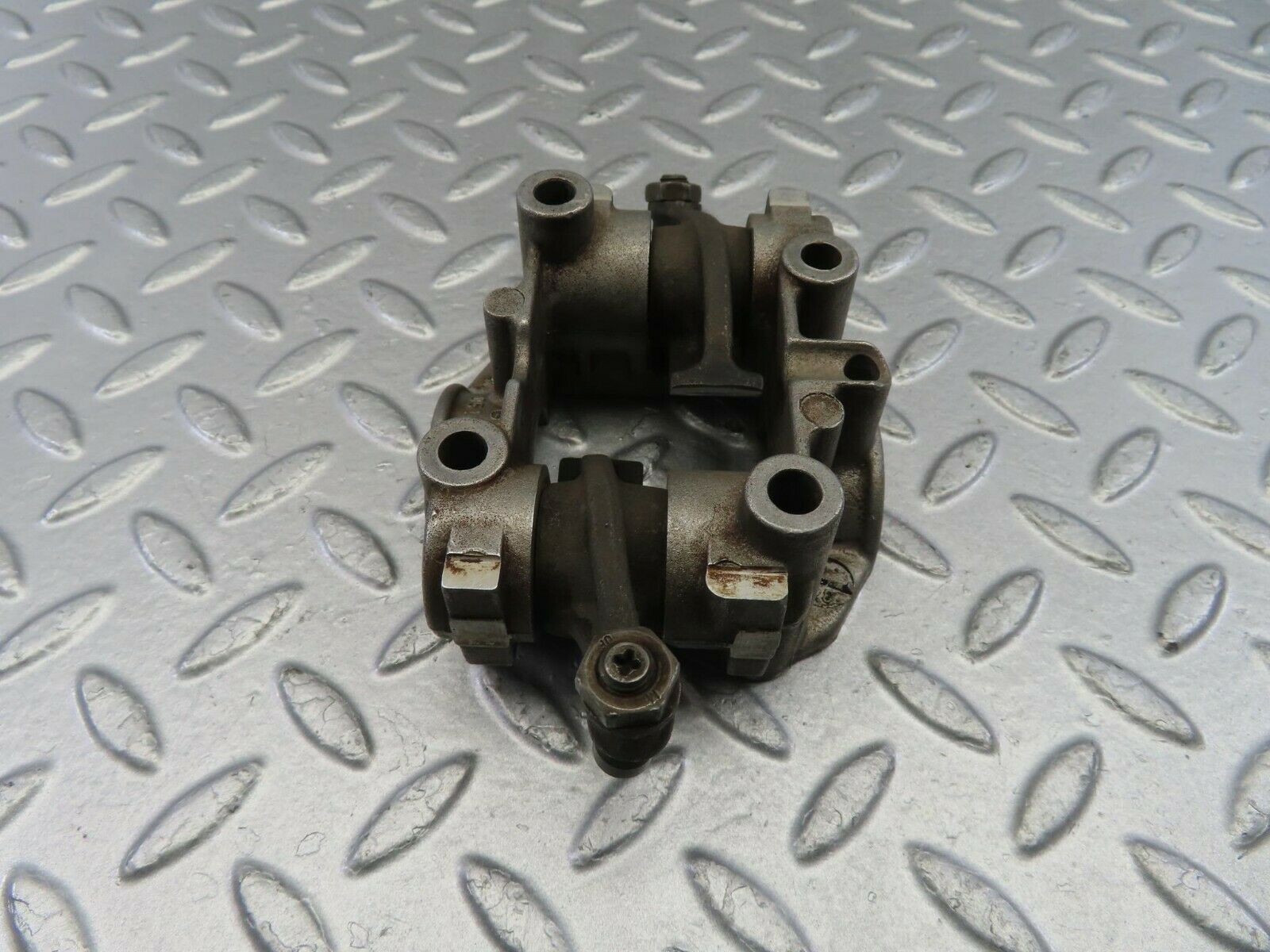 10073 Mercedes-Benz C123 230CE Coupe Rocker Arms Camshaft Bearing Block 1020510010