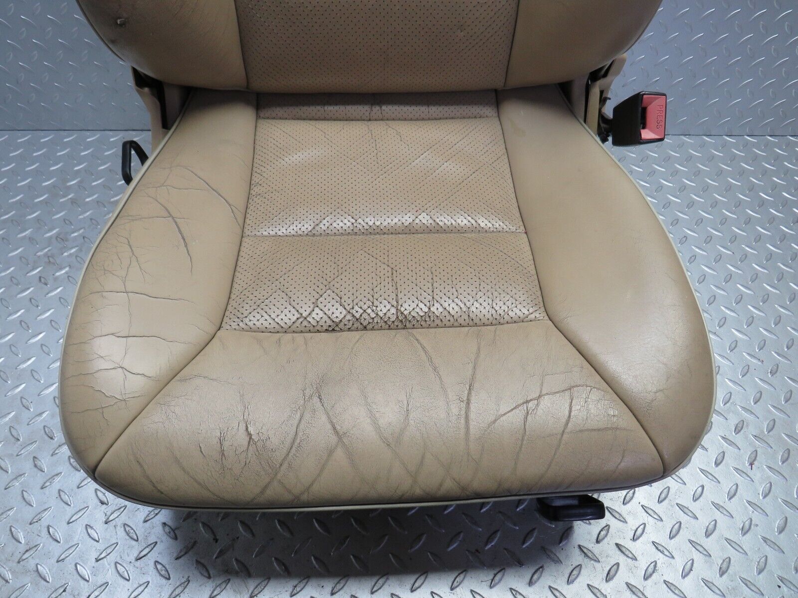 28971 Mercedes-Benz C124 320CE Coupe Front Right Seat Leather Beige