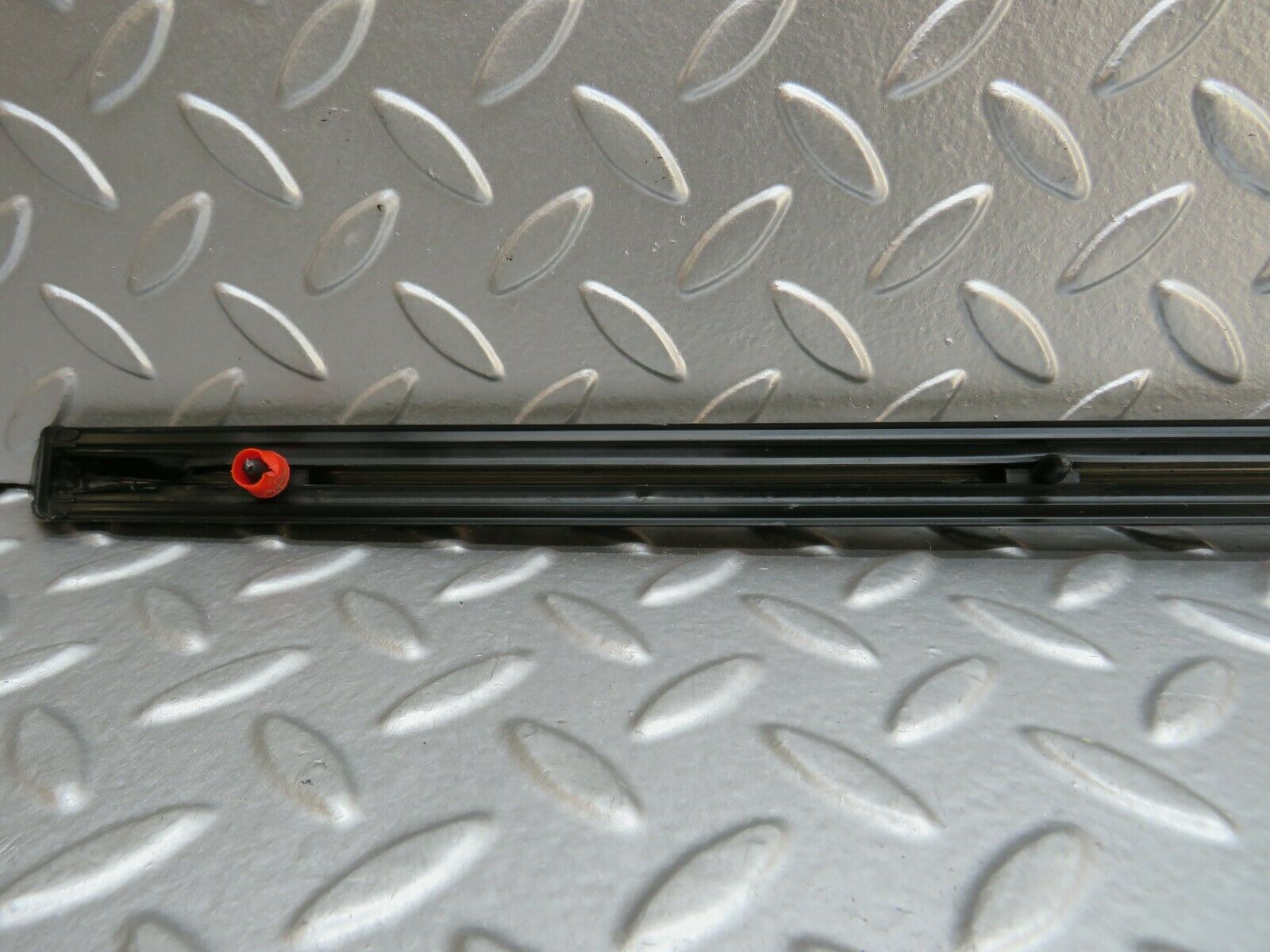 24007 Mercedes-Benz W123 280E Front Left Fender Wing Centre Moulding Trim