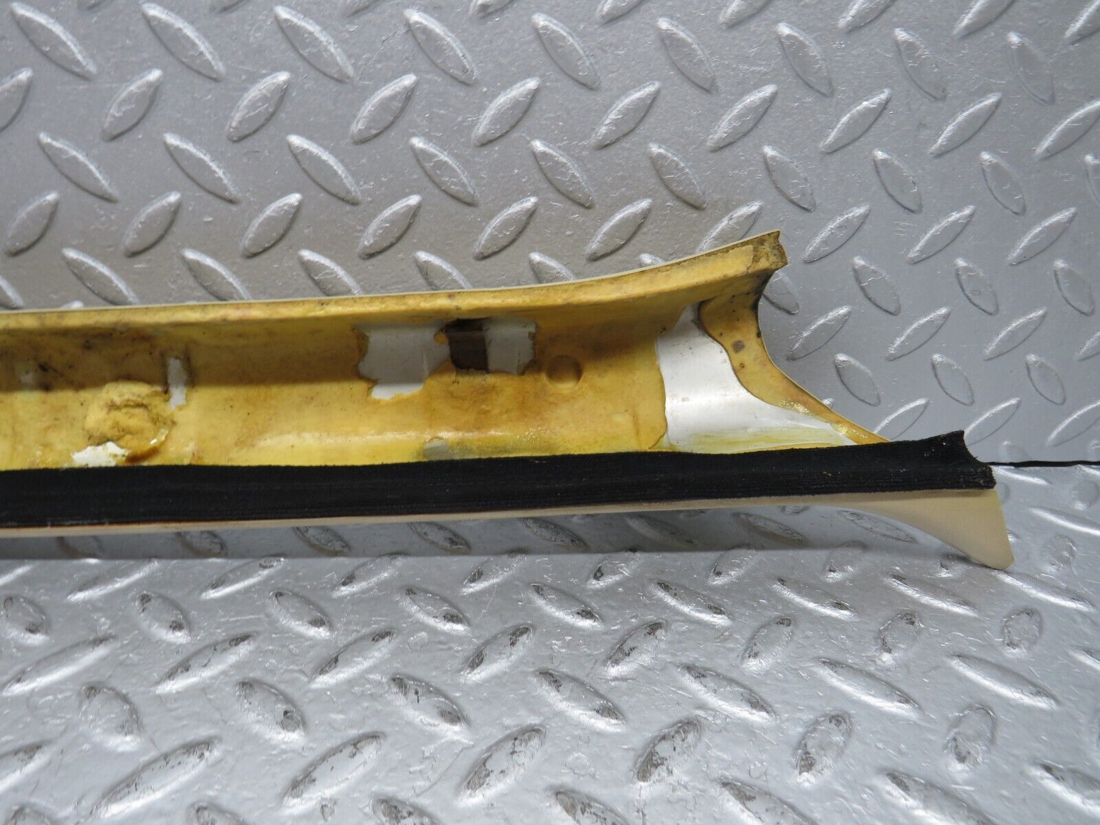 36938 Mercedes-Benz C126 420SEC Coupe A Pillar Cover Left Side Beige