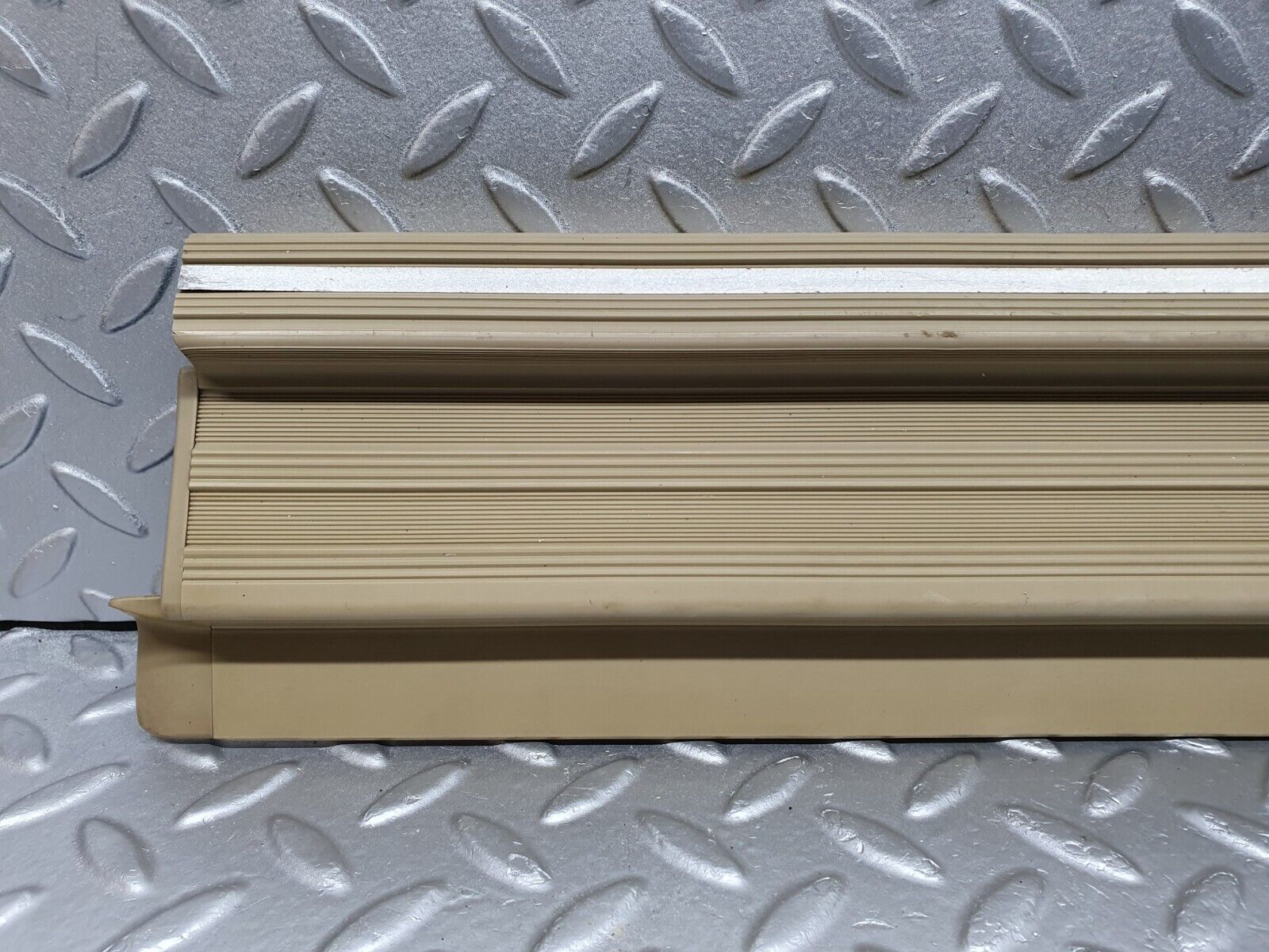 40943 Mercedes-Benz W126 300SE Front Right Door Sill Trim Beige