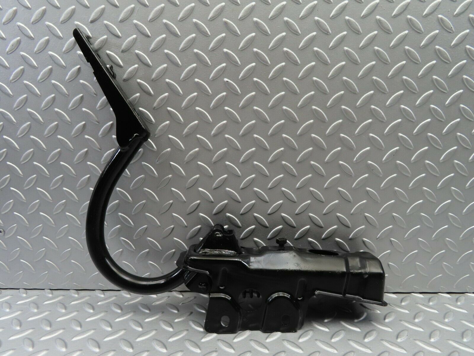 6422 Mercedes-Benz W126 380SE Trunk Lid Hinge Right Side