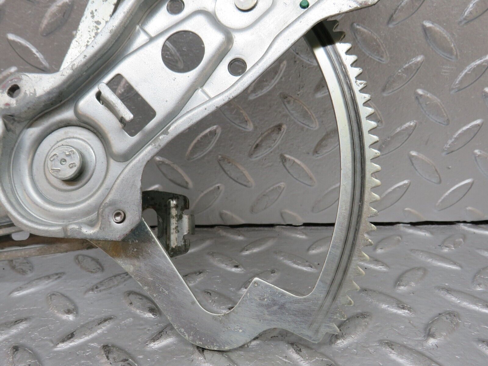 33392 Mercedes-Benz W202 C180 Front Left Power Window Regulator