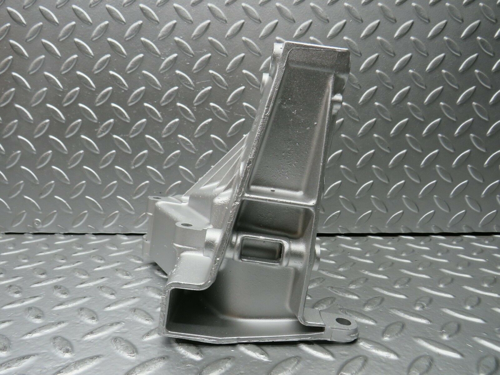 23114 Mercedes-Benz C123 230CE Coupe Power Steering Pump Bracket 1022361030