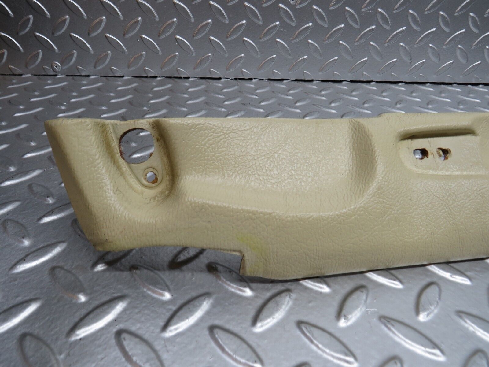 0746 Mercedes-Benz C107 350SLC Coupe C Pillar Cover Beige Right Side