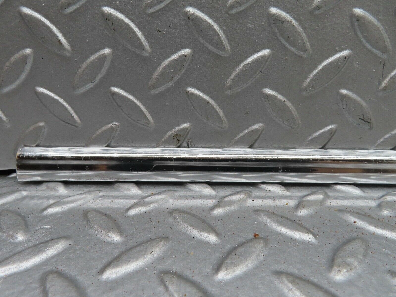 19123 Mercedes-Benz W123 300D Front Right Door Chrome Moulding Trim