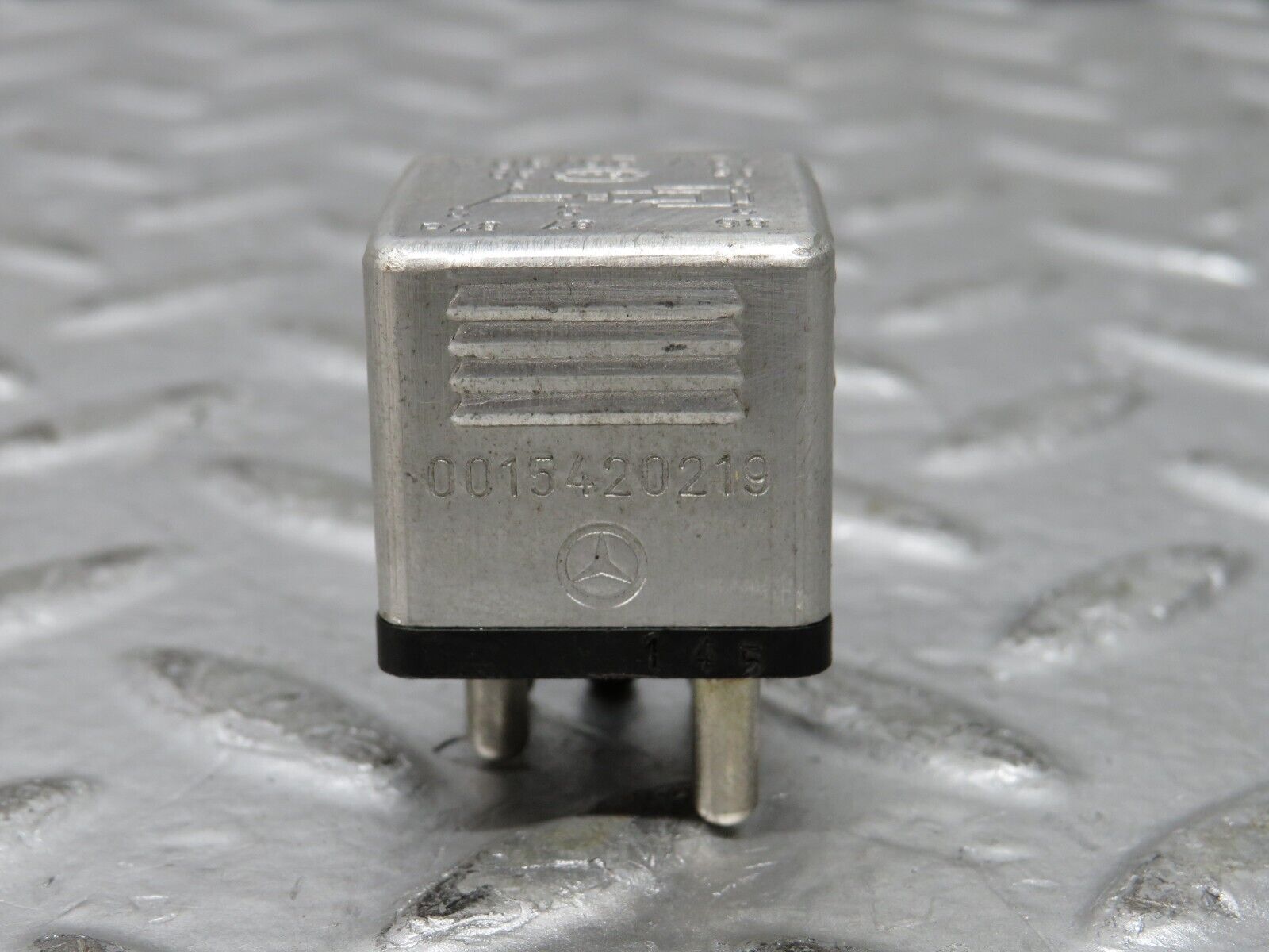 27197 Mercedes-Benz W123 280E Multi Purpose Relay 0015420219