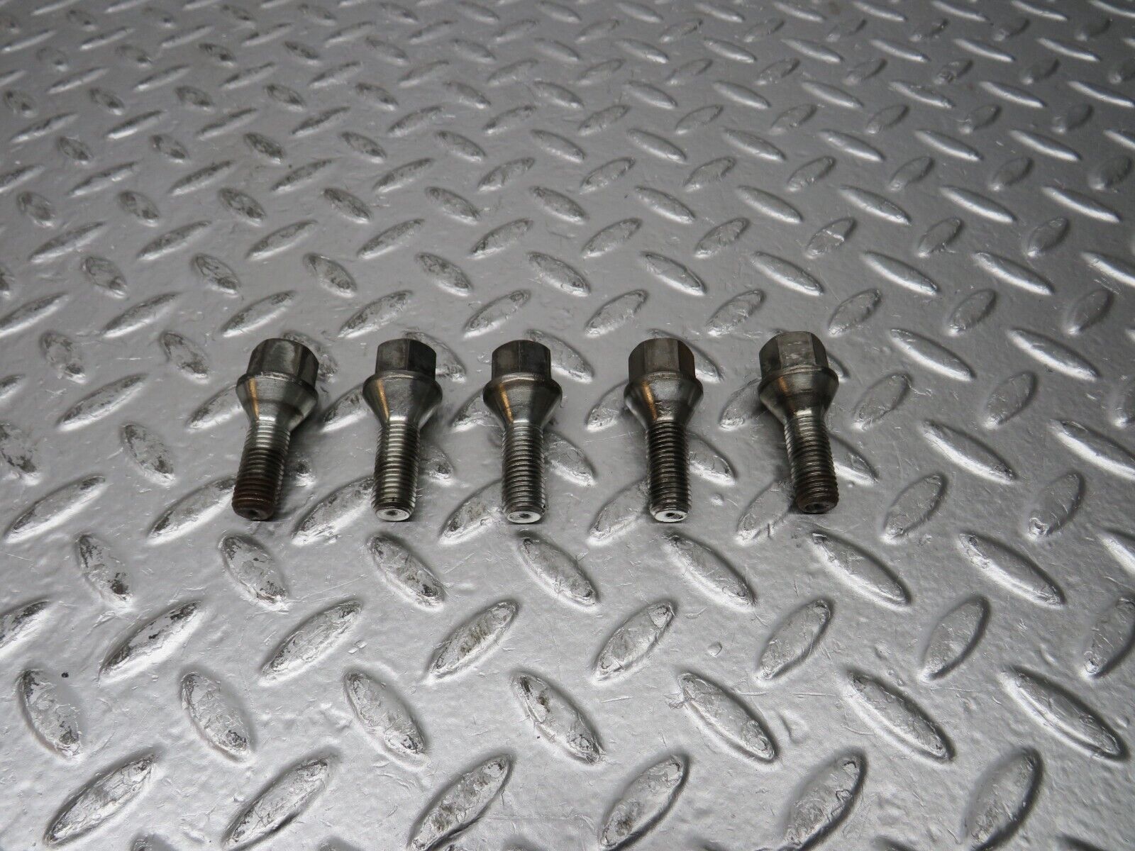 31863 Mercedes-Benz 5x Alloy Wheel Lug Bolt M12x1.5