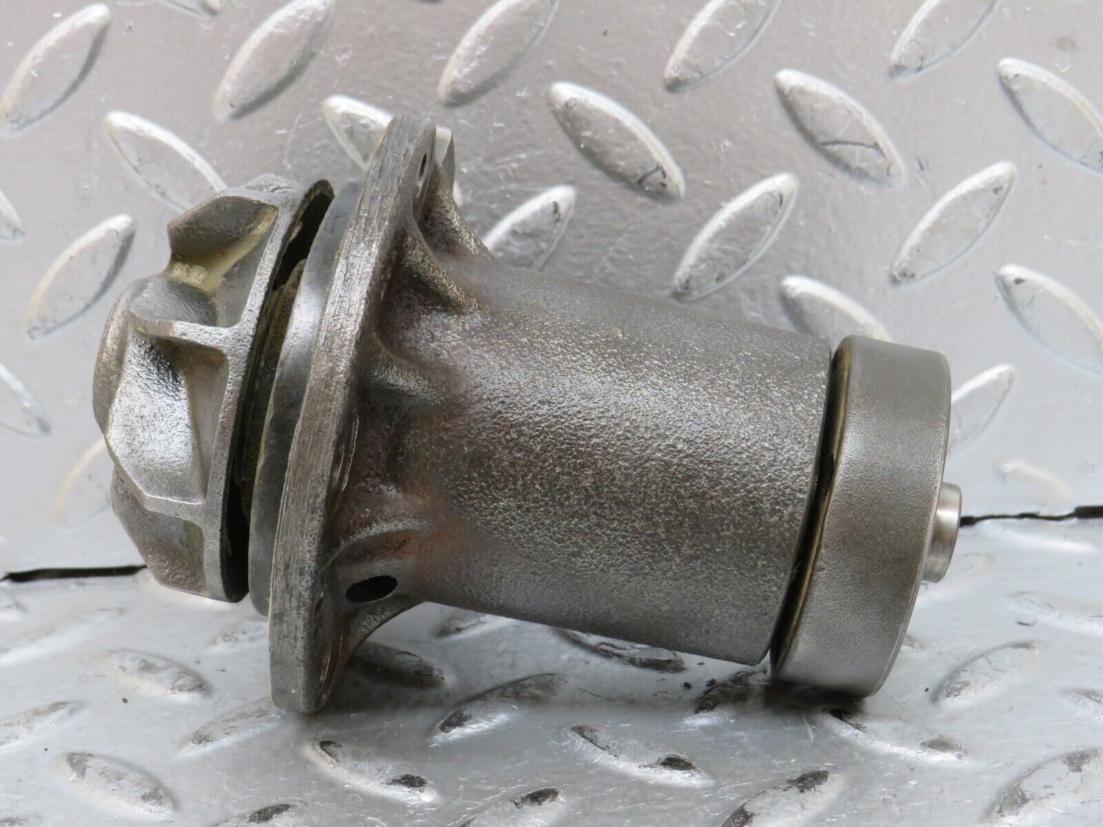 28430 Mercedes-Benz S123 240D Wagon Water Pump 1212010107 1102010110