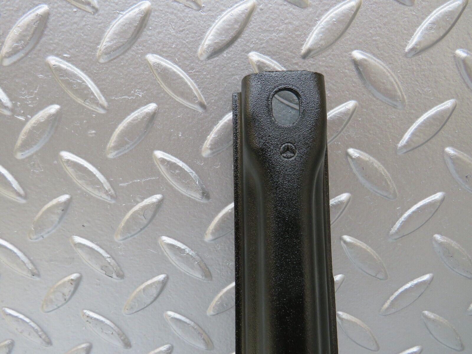 25555 Mercedes-Benz W123 200 Air Intake Manifold Bracket