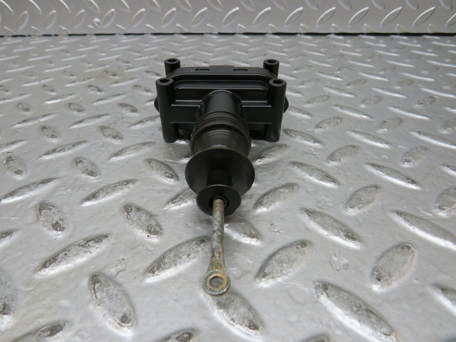 27496 Mercedes-Benz S124 300TE Wagon Door Lock Vacuum Actuator Rear Right