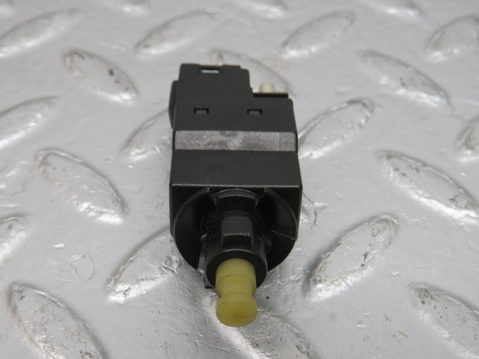 39635 Mercedes-Benz R129 320SL Coupe Brake Light Switch 0015450109