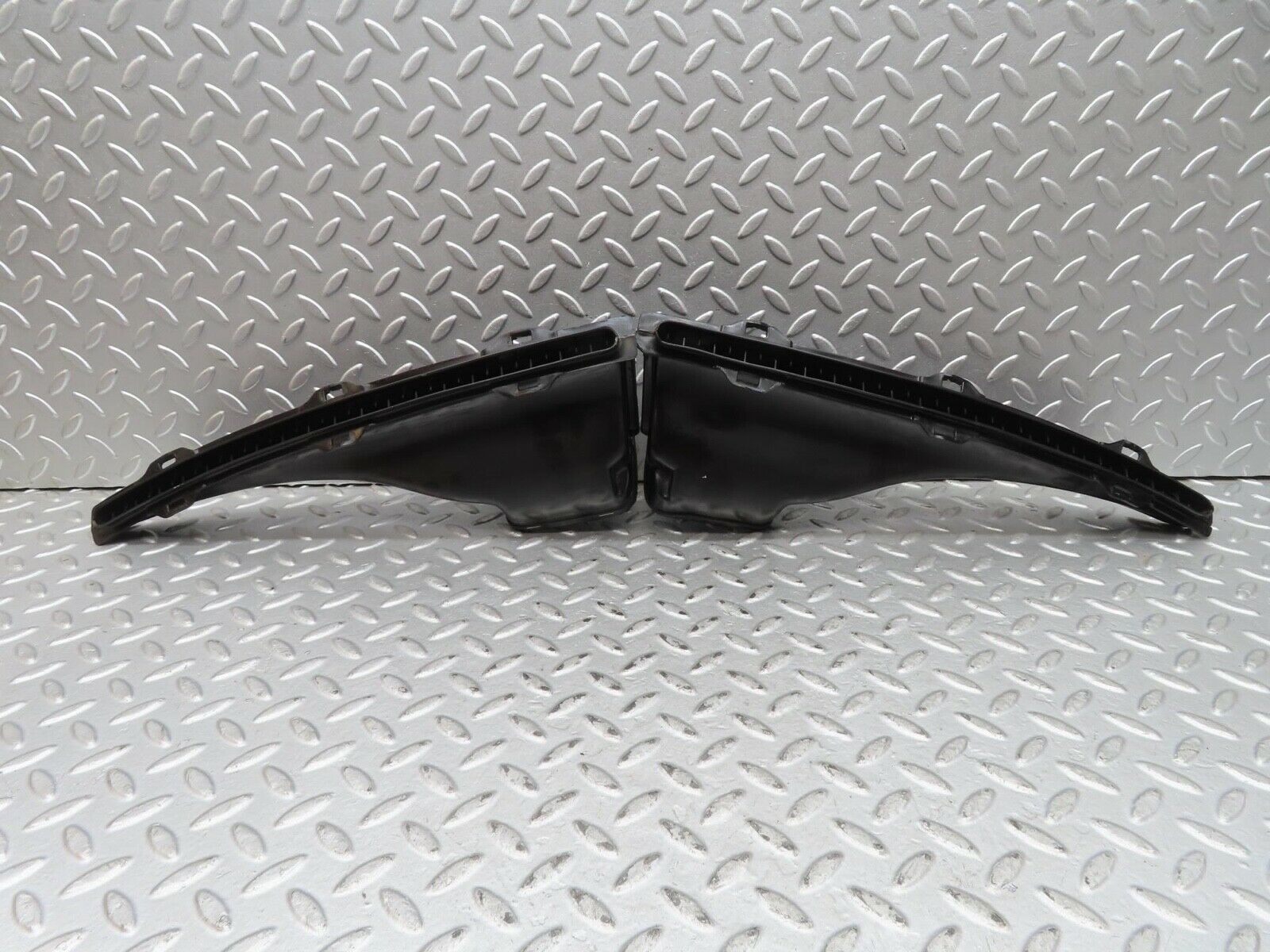 15880 Mercedes-Benz W123 280E Air Duct Vent Left And Right 1238300119