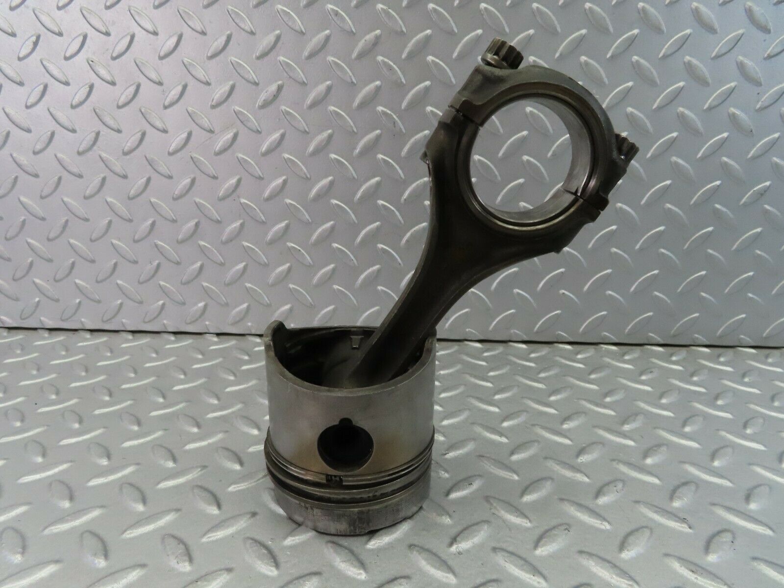 8040 Mercedes-Benz W115 220D Piston With Connecting Rod 87.03 mm