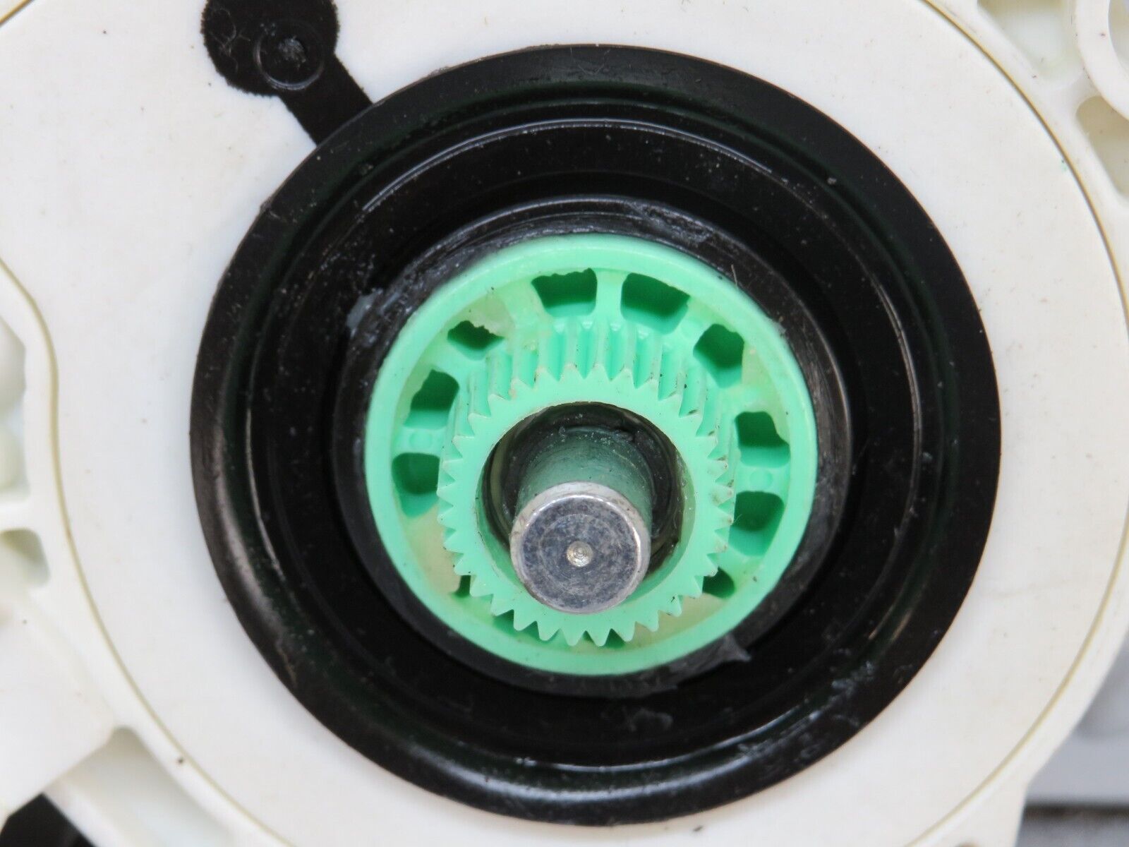 35173 Mercedes-Benz W221 Front Left Window Regulator Motor 2218202742