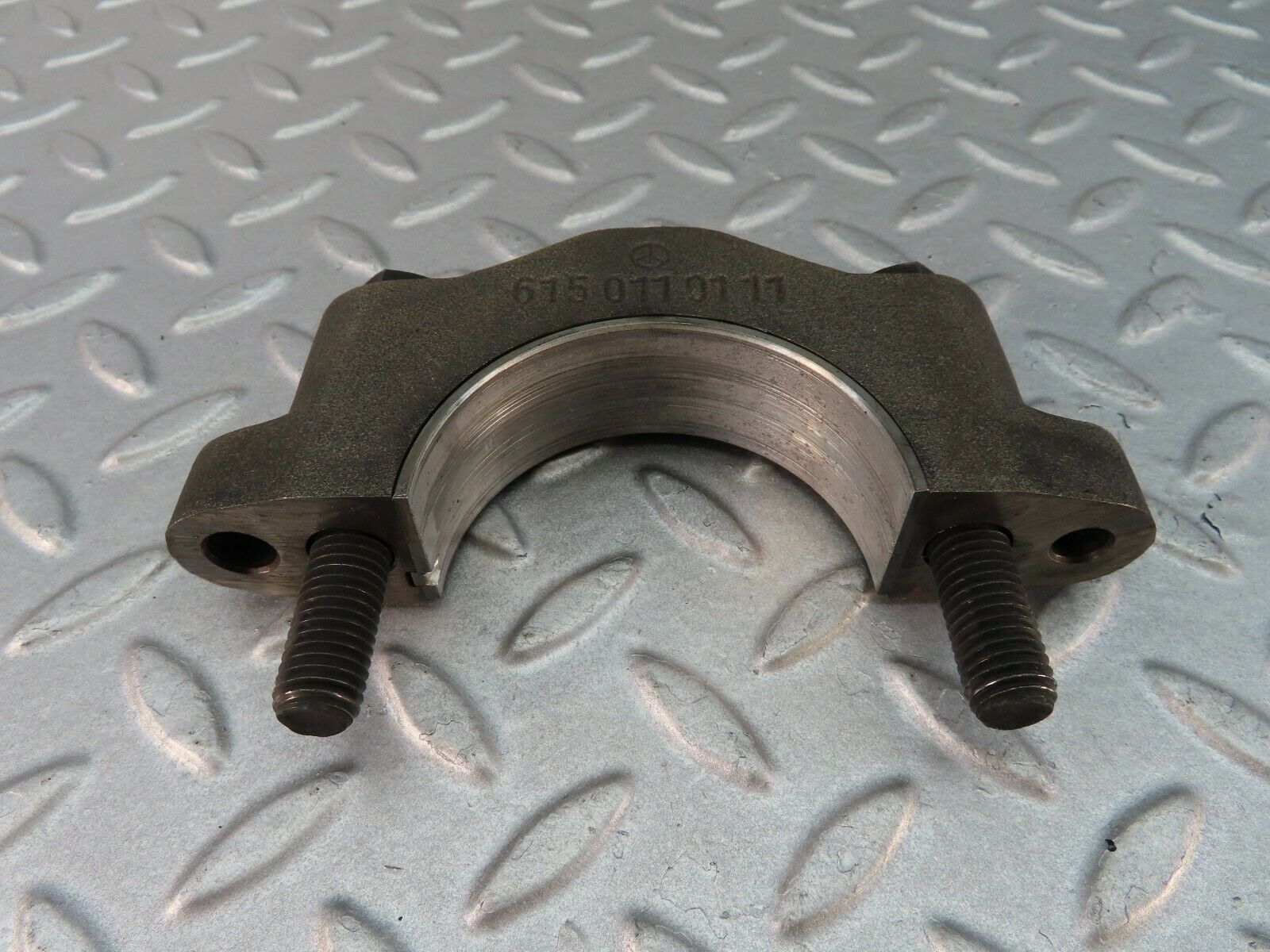8025 Mercedes-Benz W115 220D Crankshaft Bearing Holder Block 6150110111