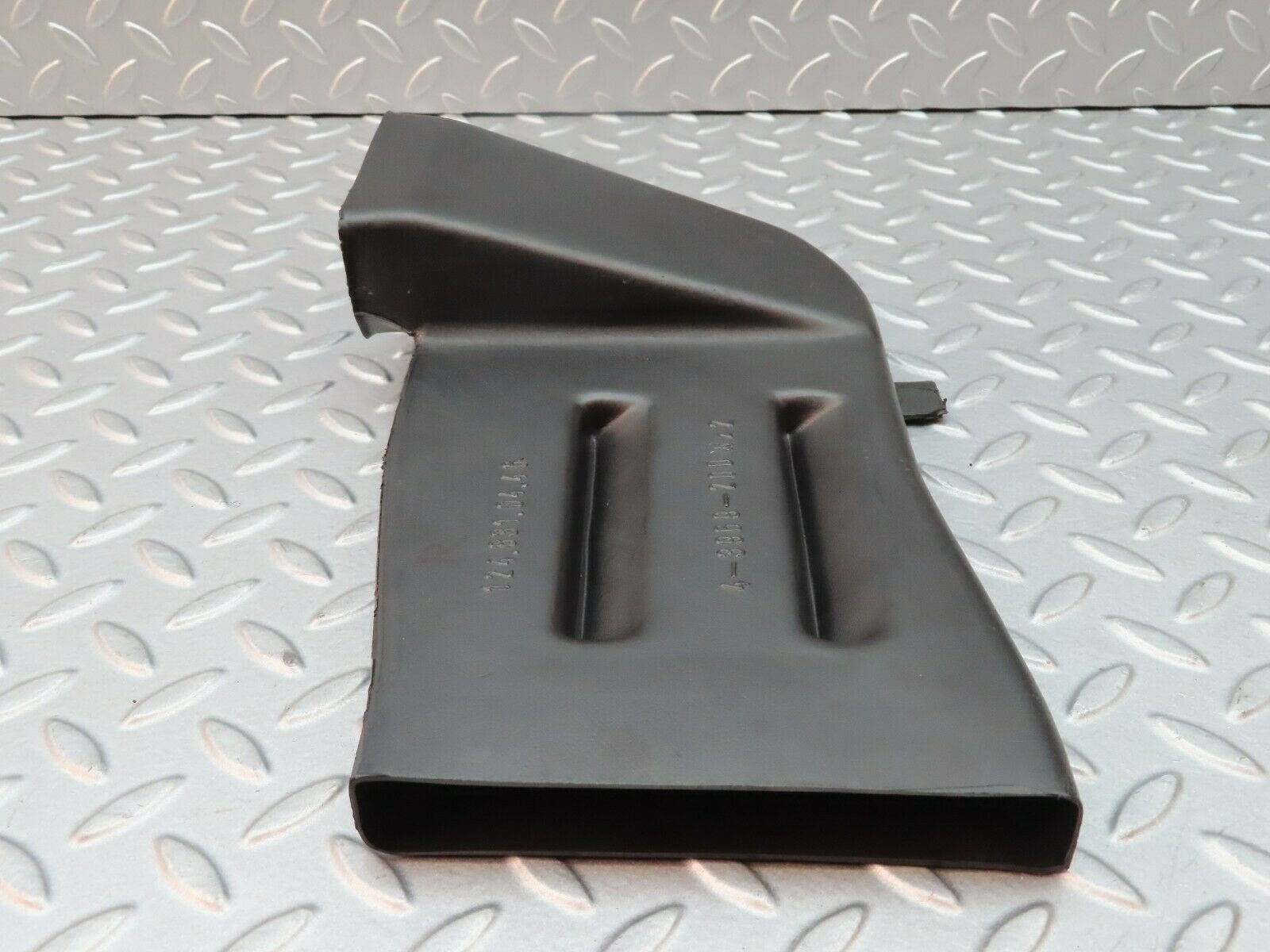 5363 Mercedes-Benz W124 230E Ventilation Air Duct Right 1248310446