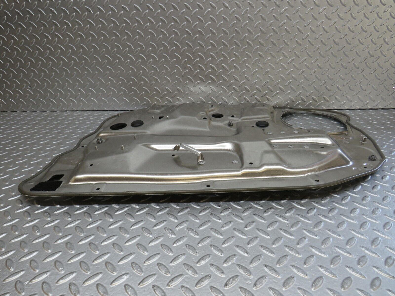 35105 Mercedes-Benz W221 Front Left Window Regulator Support Panel