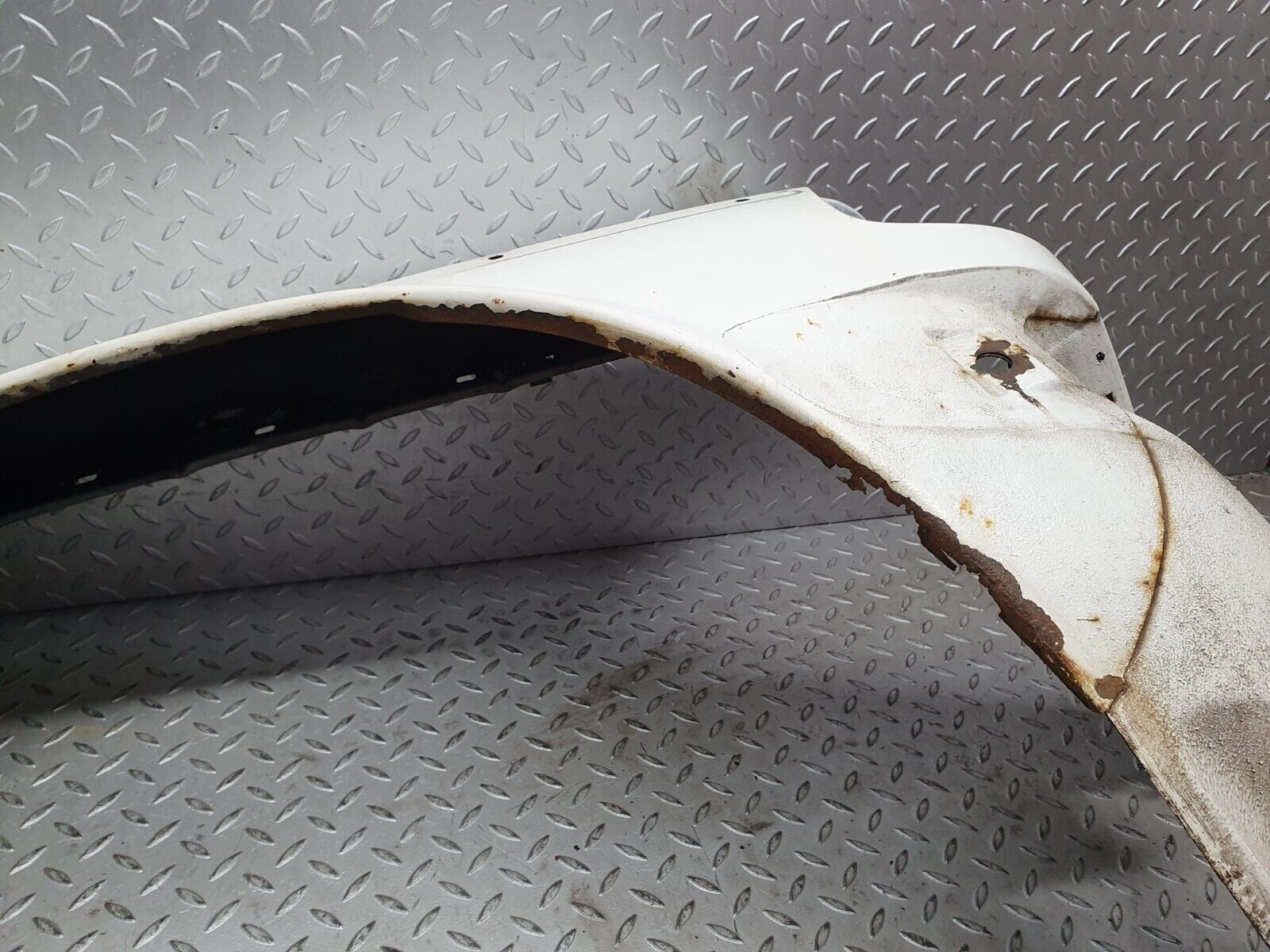 40809 Mercedes-Benz W123 300D Front Right Wing Fender