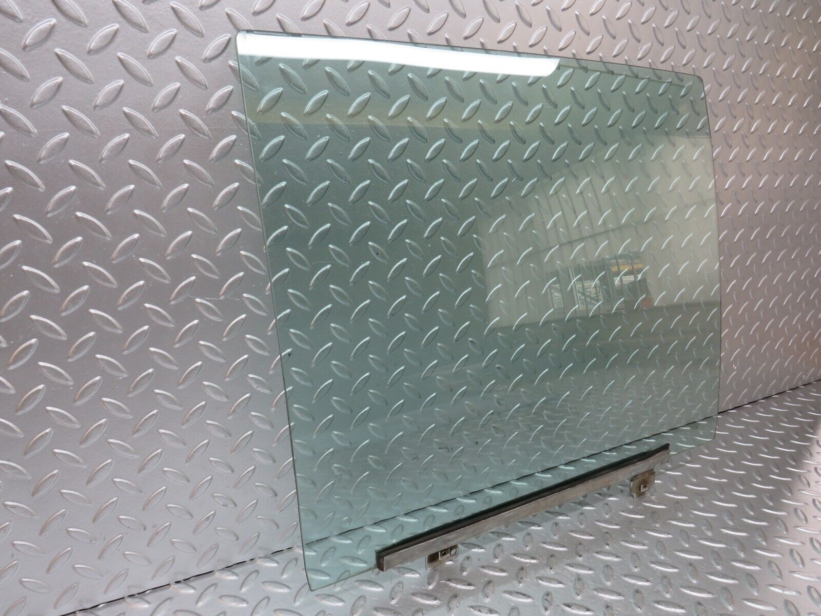 26168 Mercedes-Benz W116 450SE Rear Left Door Window Glass