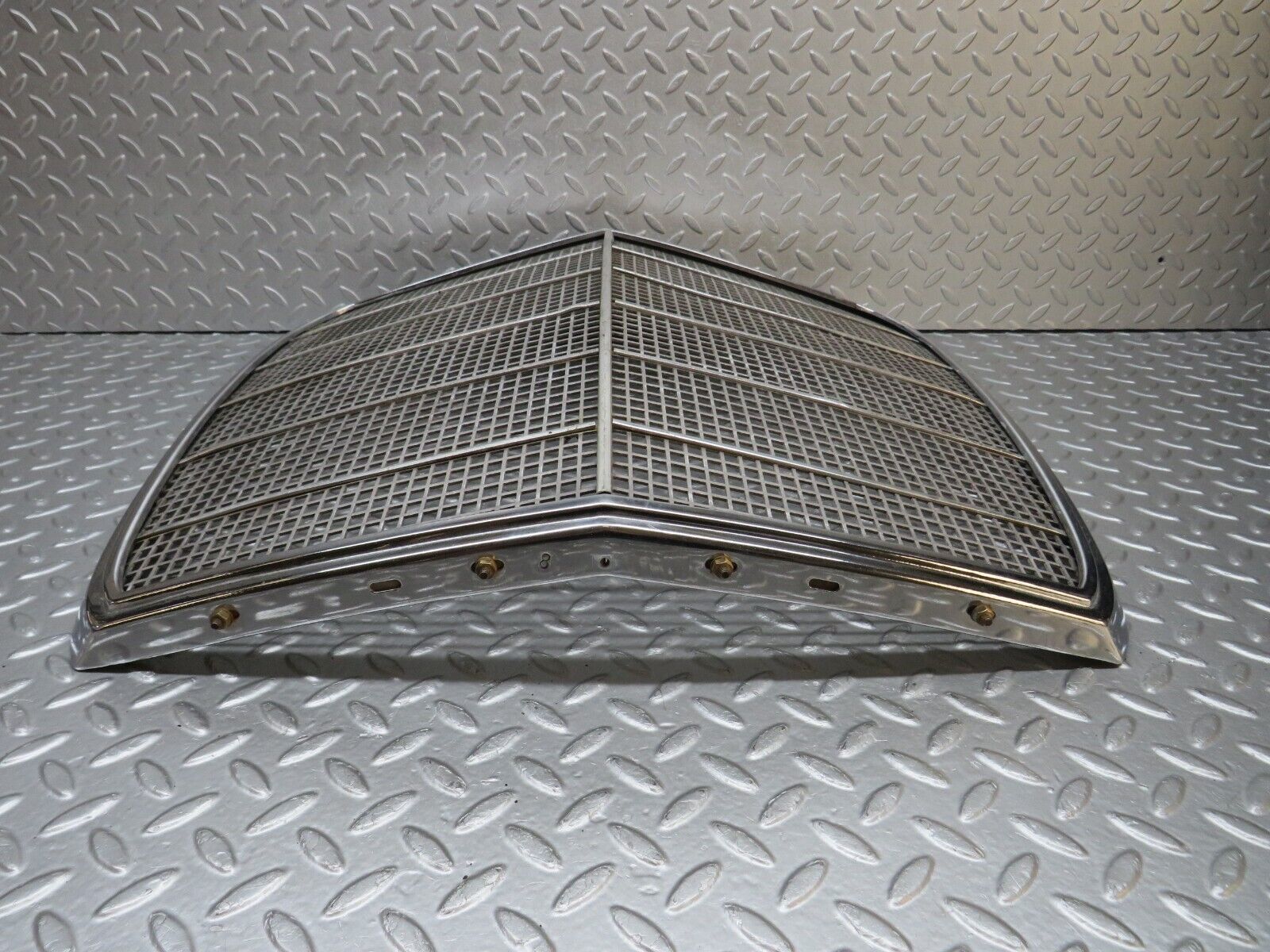 40343 Mercedes-Benz W110 230 Bonnet Grill Chrome