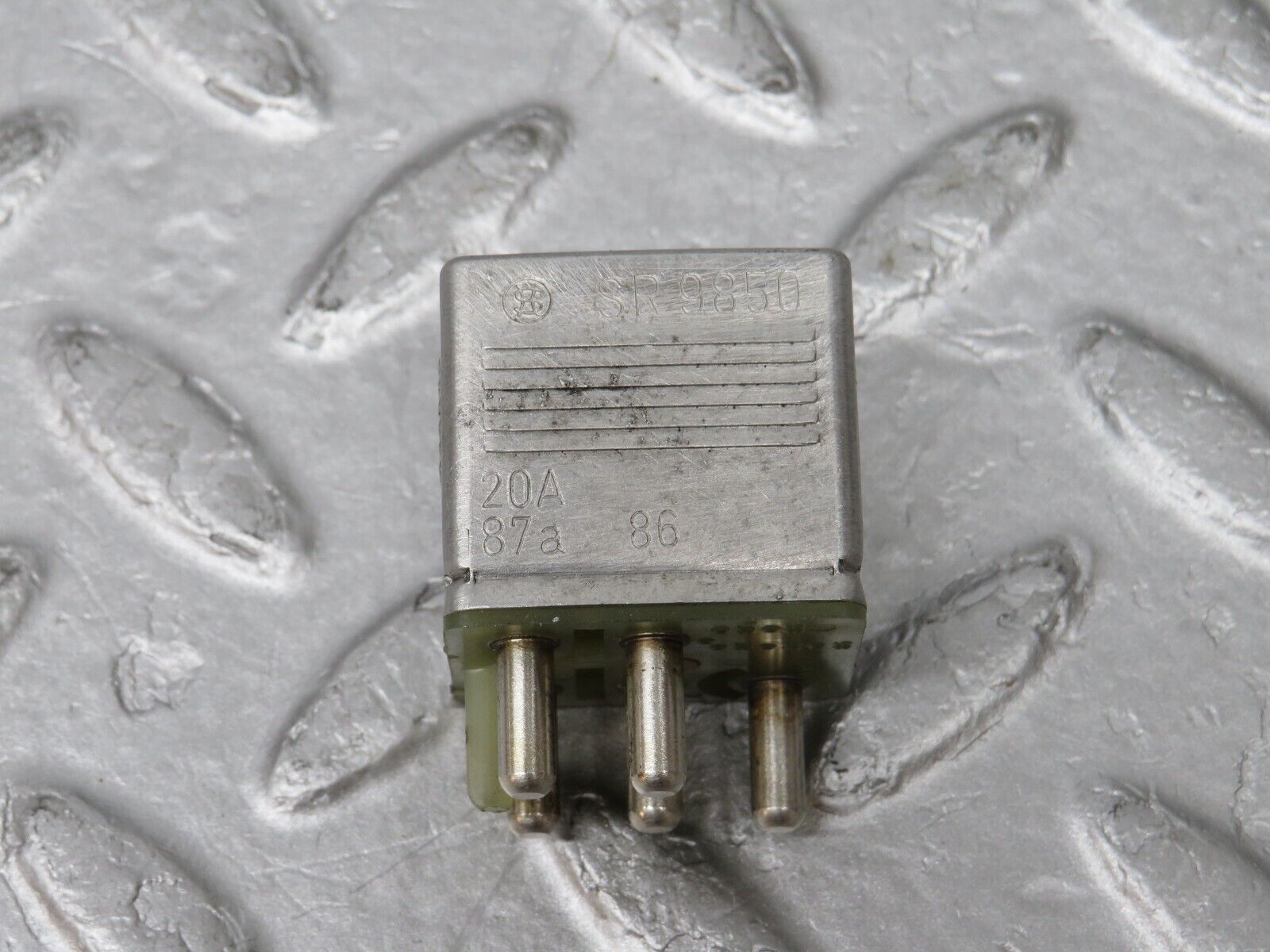 36090 Mercedes-Benz W126 420SE Multi Purpose Relay 0015420219