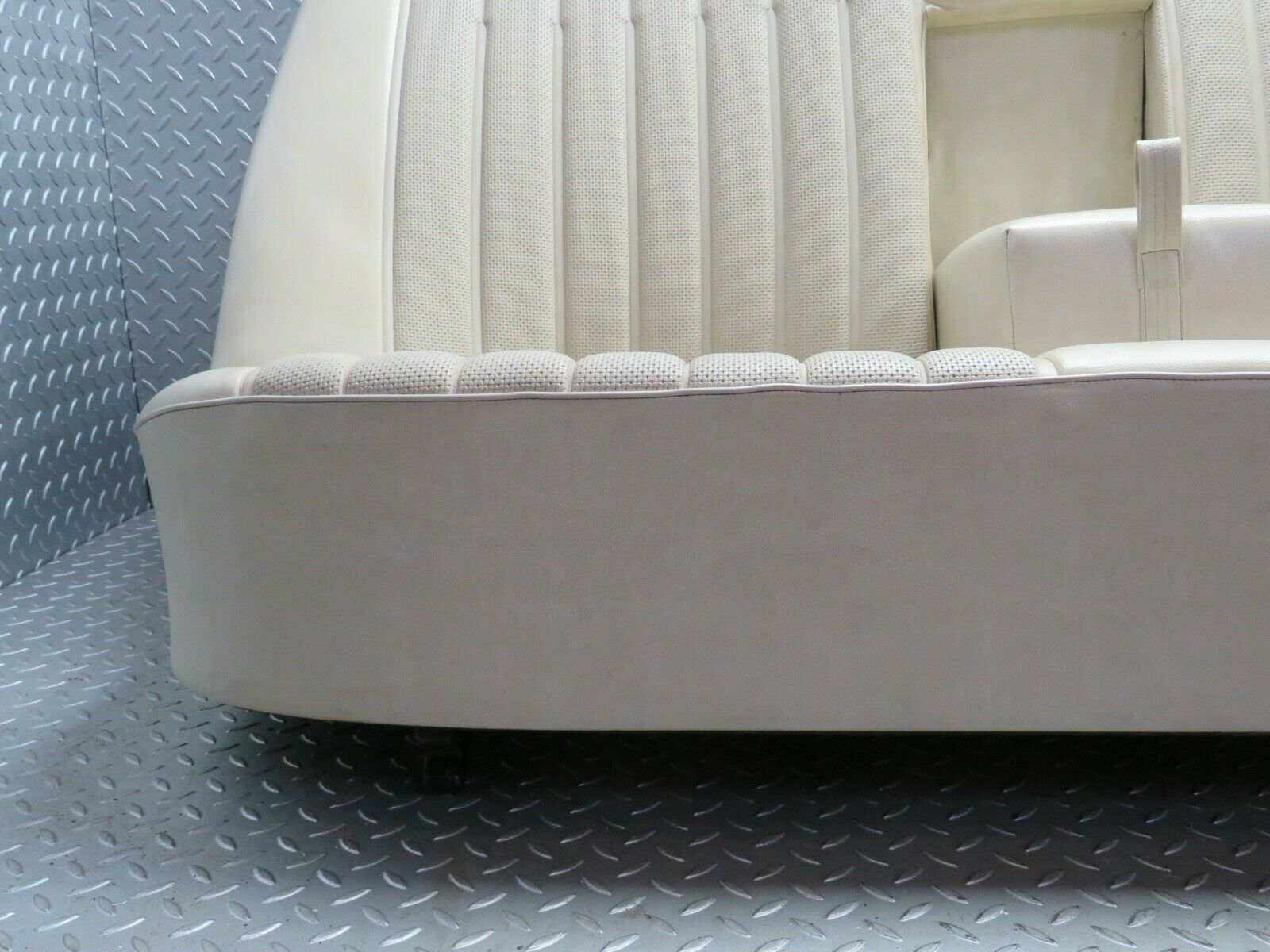 23430 Mercedes-Benz W114 280E Rear Seat Cream Leather