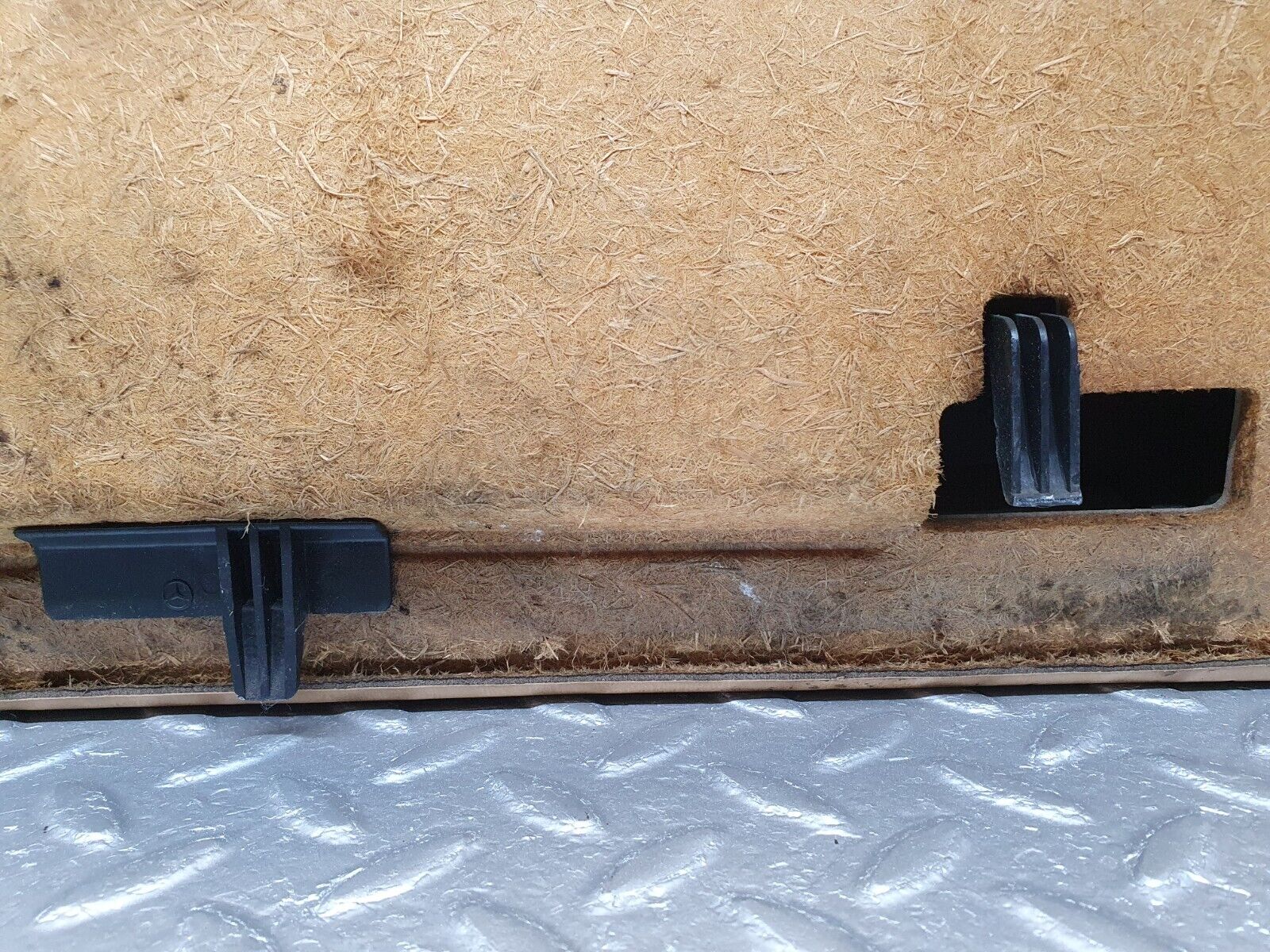 41483 Mercedes-Benz W124 200E Front Left Door Card Palomino