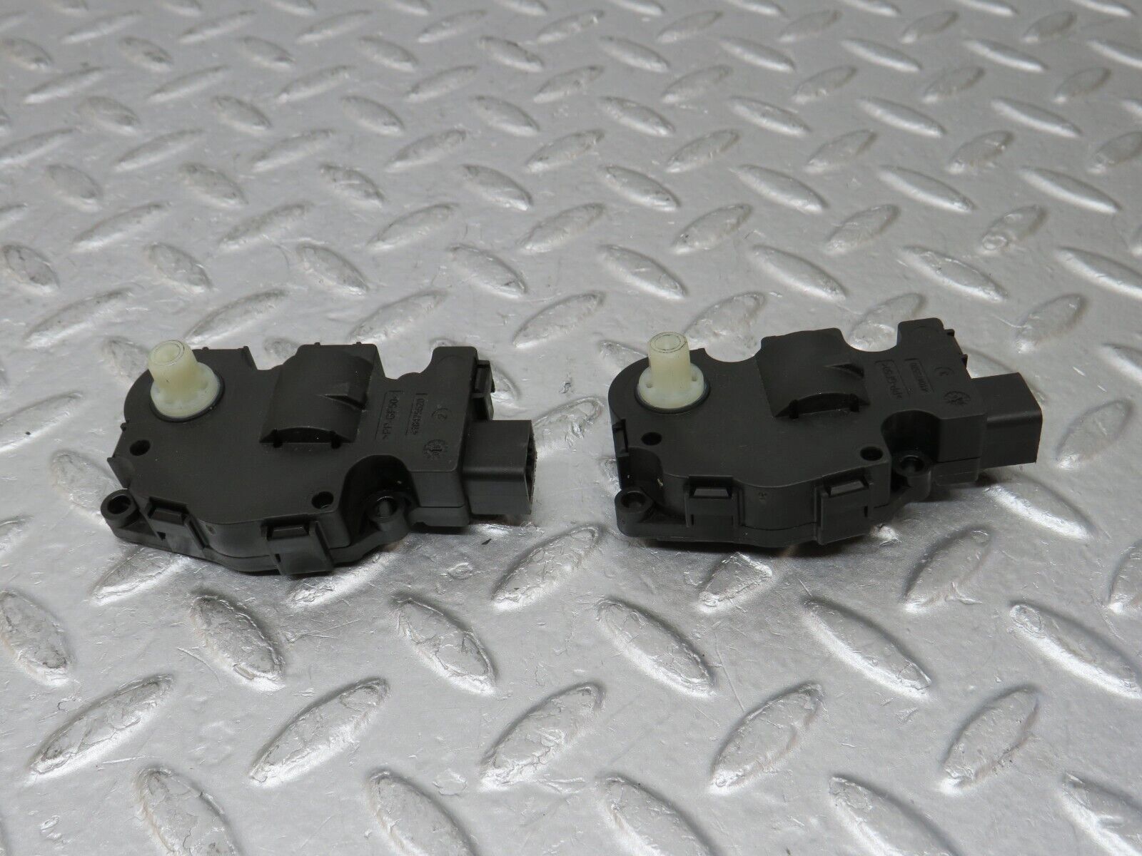 35272 Mercedes-Benz W221 Heater Actuator Motor 2x