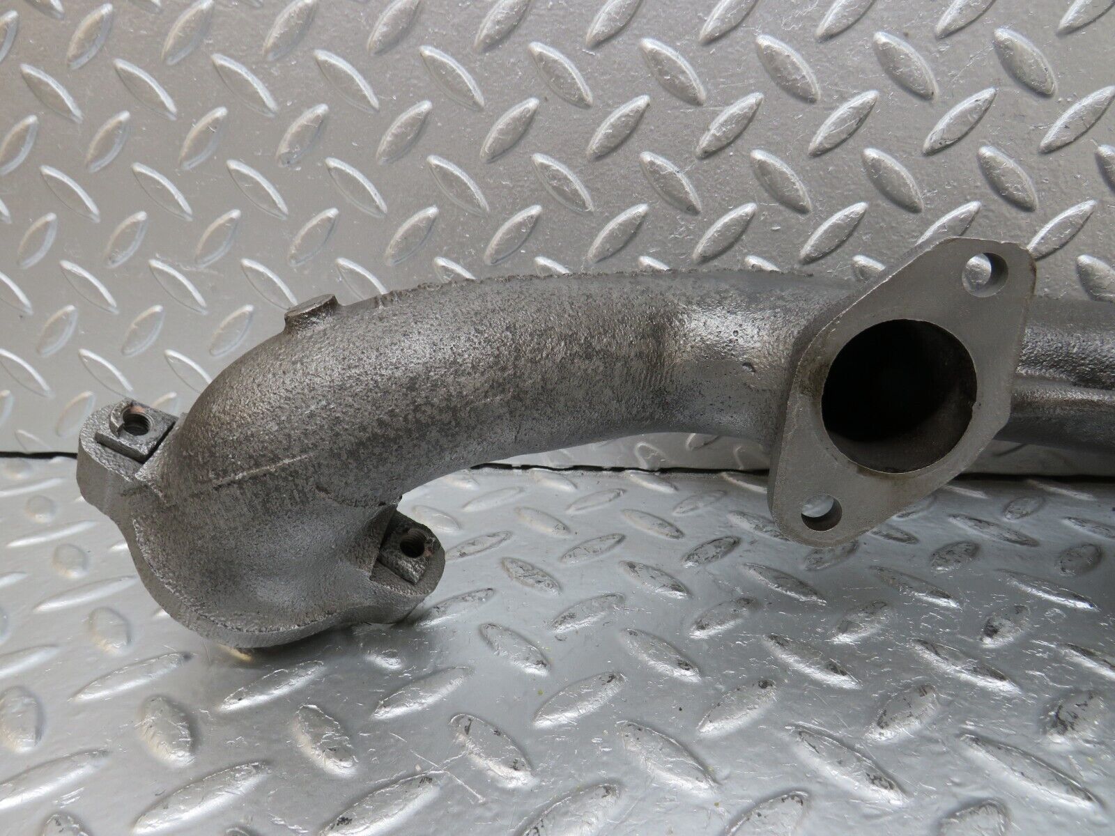 33125 Mercedes-Benz W126 380 V8 Exhaust Manifold Left 1161422302 1161422902