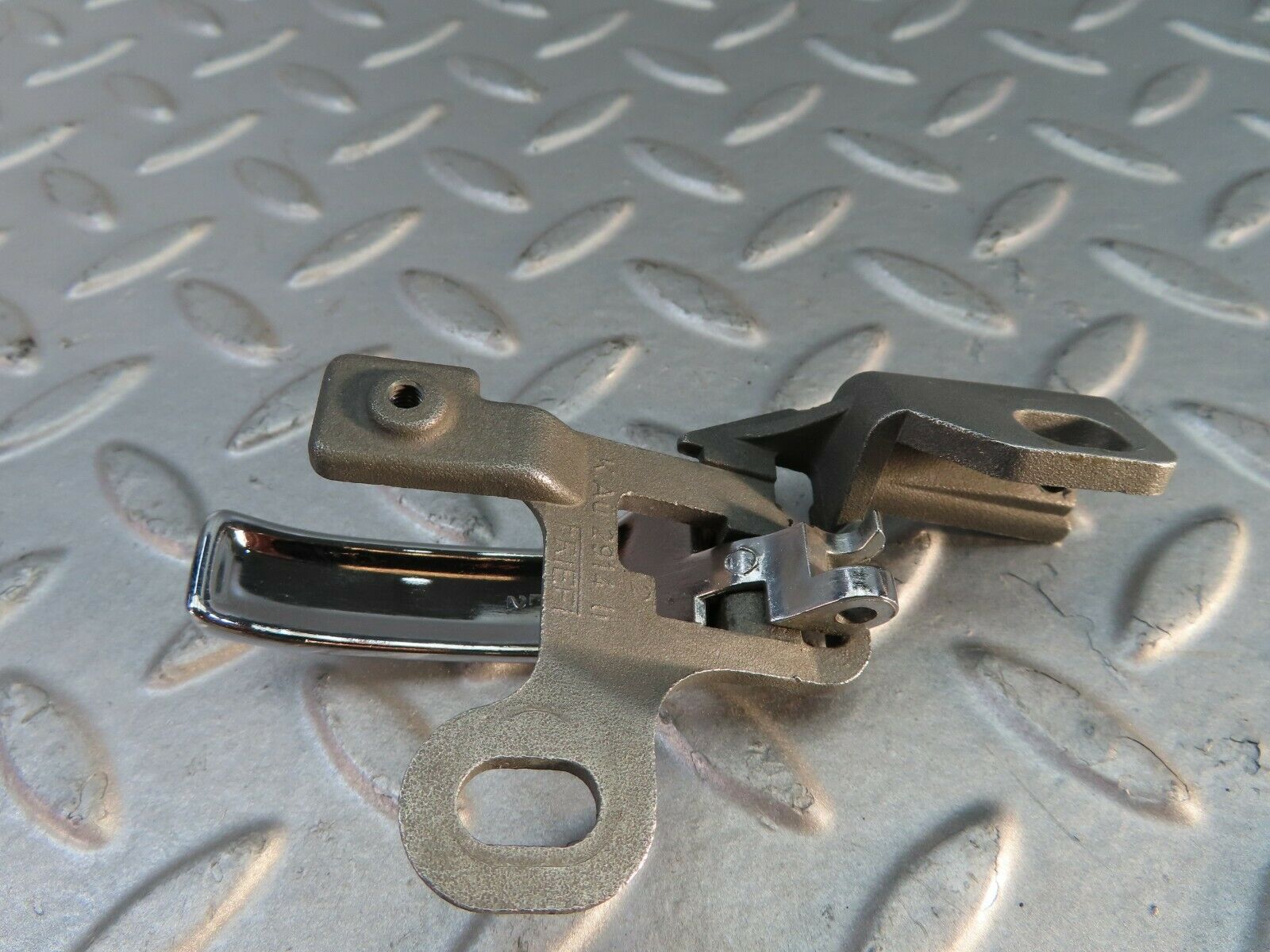 7587 Mercedes-Benz S123 230TE Wagon Left Interior Door Handle 1237600161