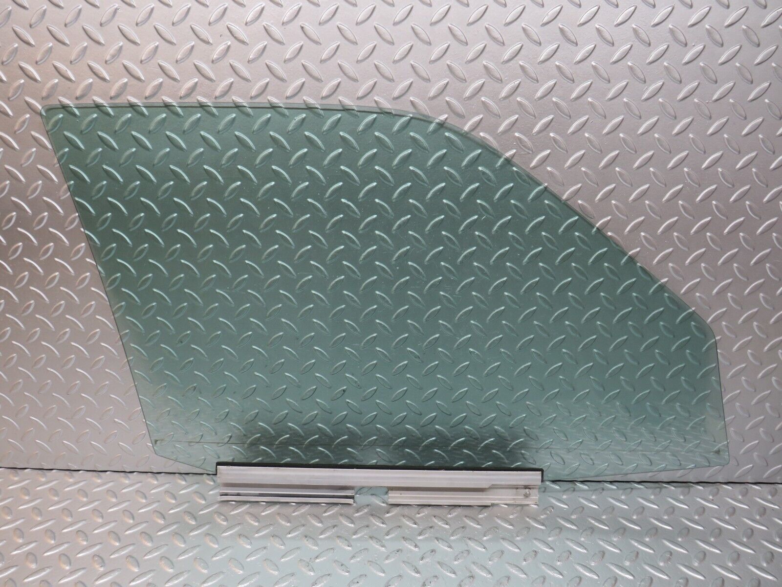 33830 Mercedes-Benz W201 190E 2.0L Front Left Door Window Glass