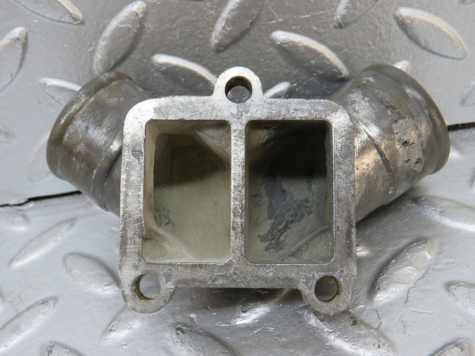 34489 Mercedes-Benz C126 380SEC Water Pump Flange 1172010103