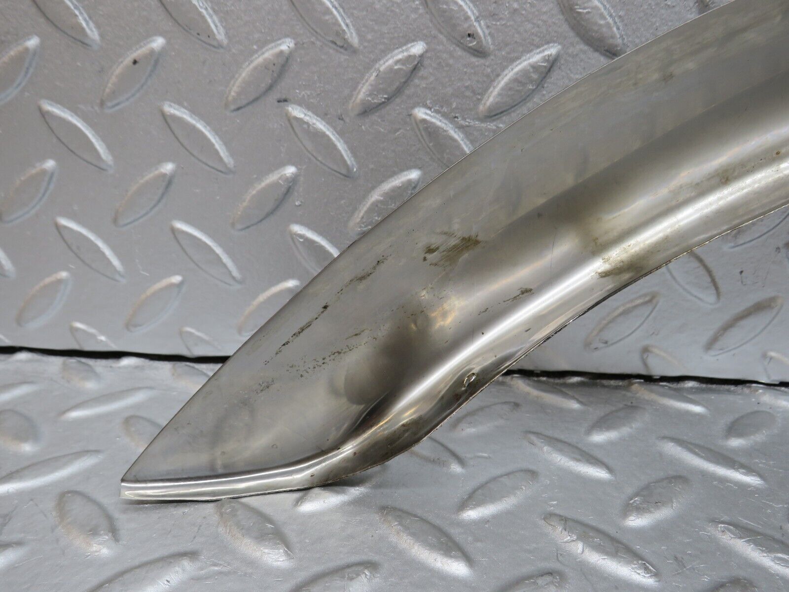 36291 Mercedes-Benz W126 420SE Rear Left Chrome Wheel Arch Trim