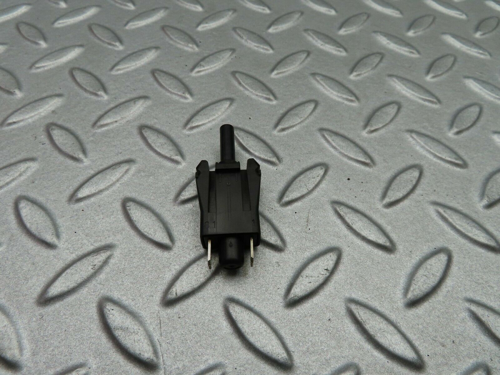 5605 Mercedes-Benz W124 230E Door Contact Switch 0015458714