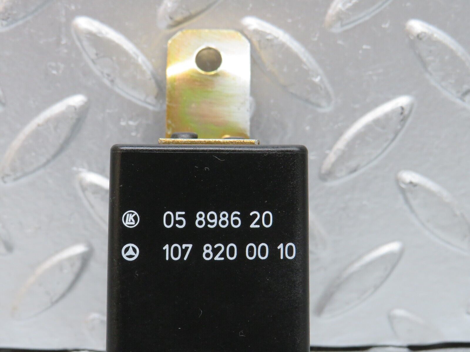 28315 Mercedes-Benz S123 240D Wagon Rear Heated Window Relay 1078200010